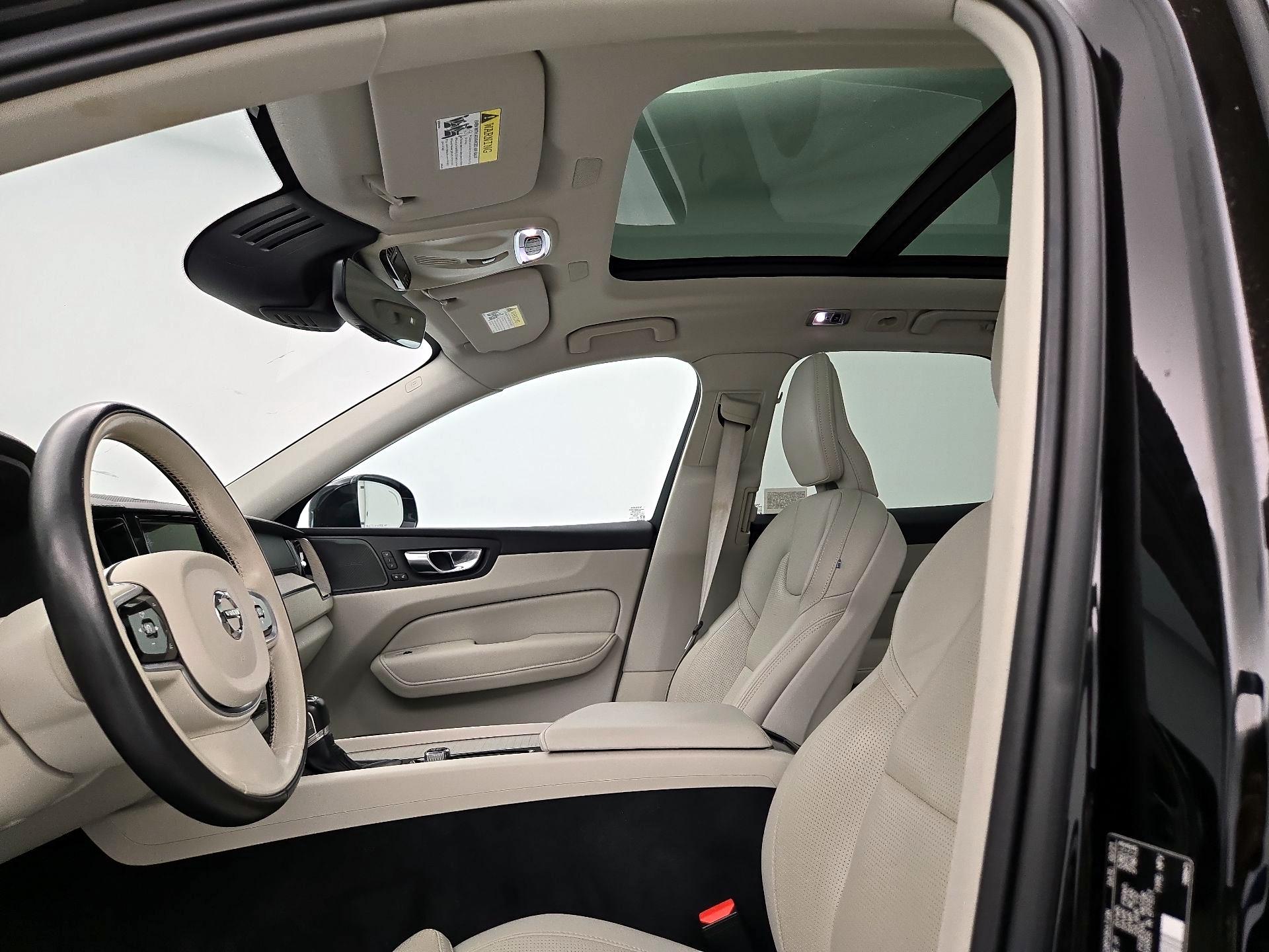 Thumbnail: 2021 Volvo XC60 - 20