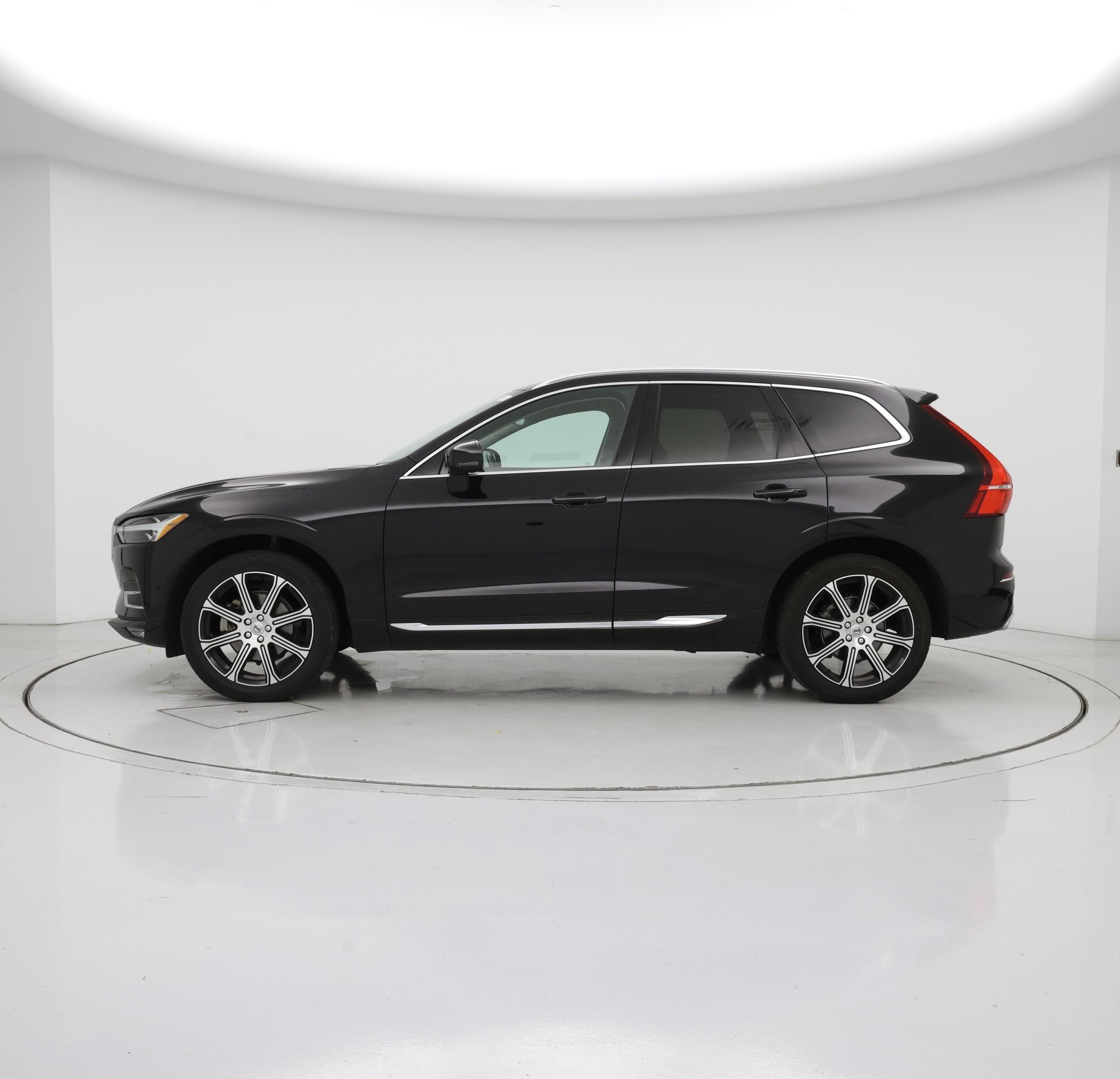 Thumbnail: 2021 Volvo XC60 - 3