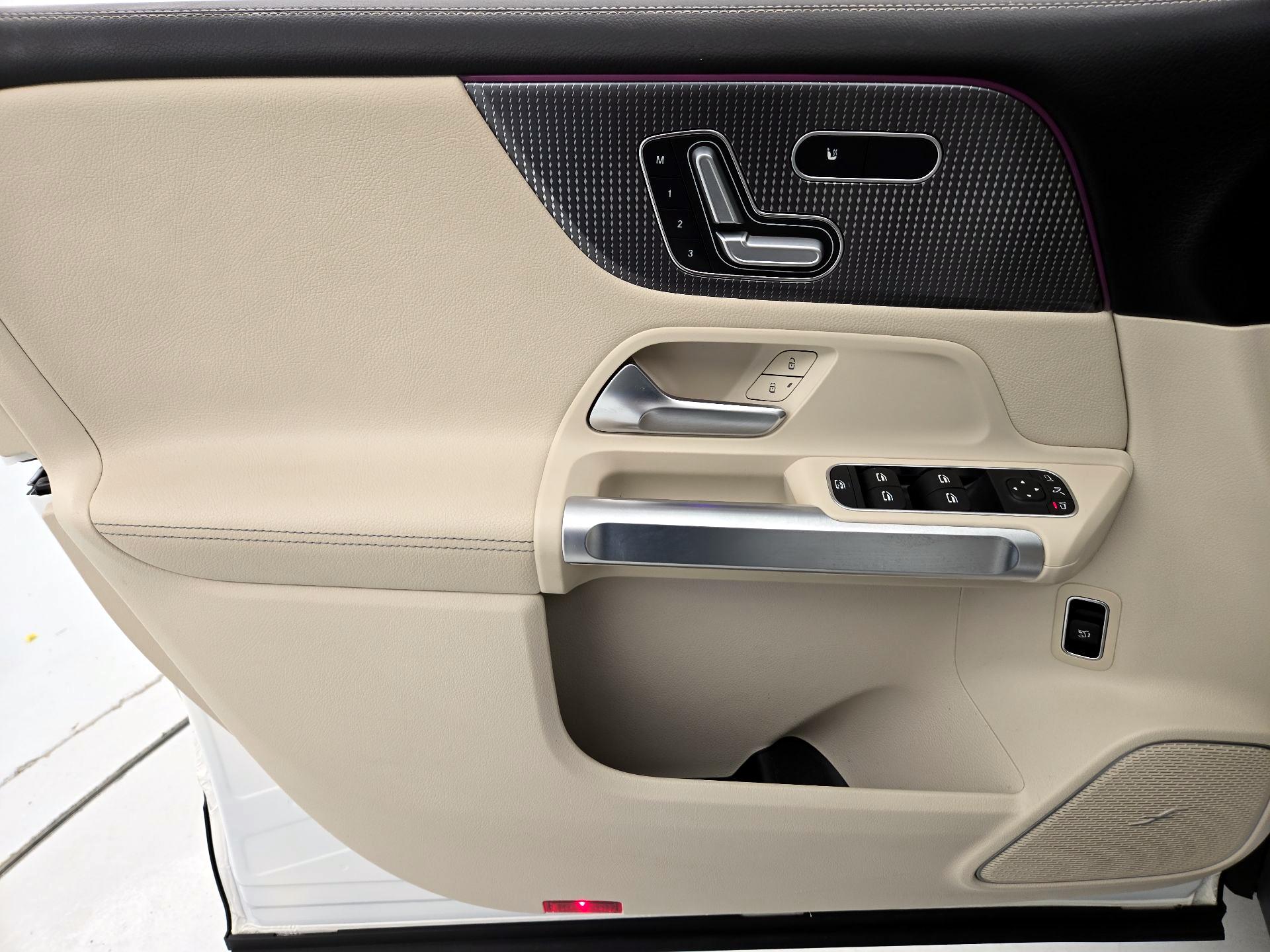 Thumbnail: 2023 Mercedes-Benz GLB - 12