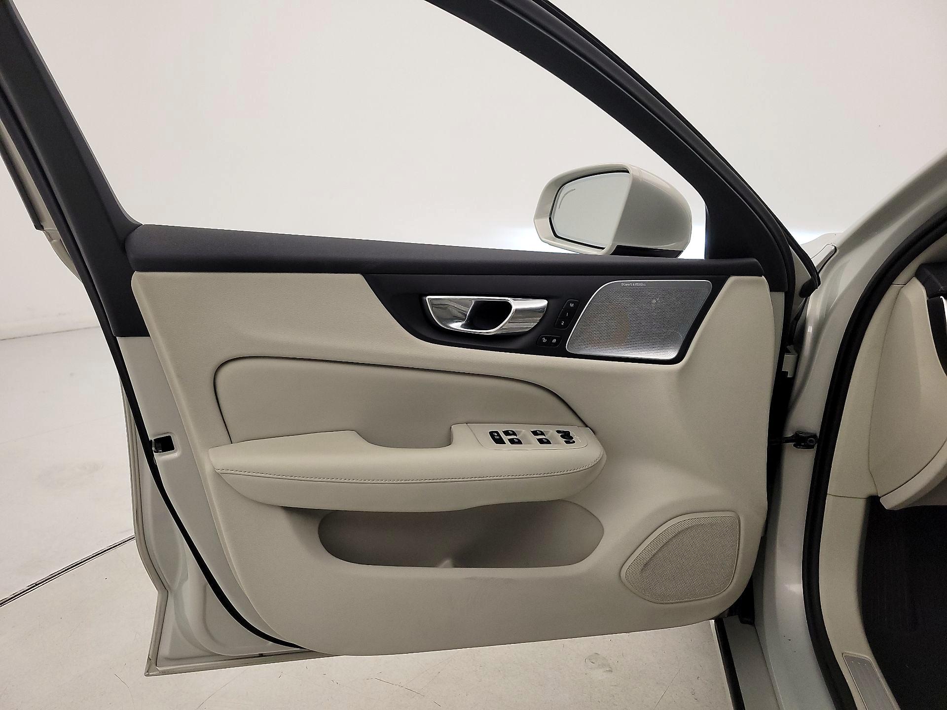 Thumbnail: 2019 Volvo S60 - 12