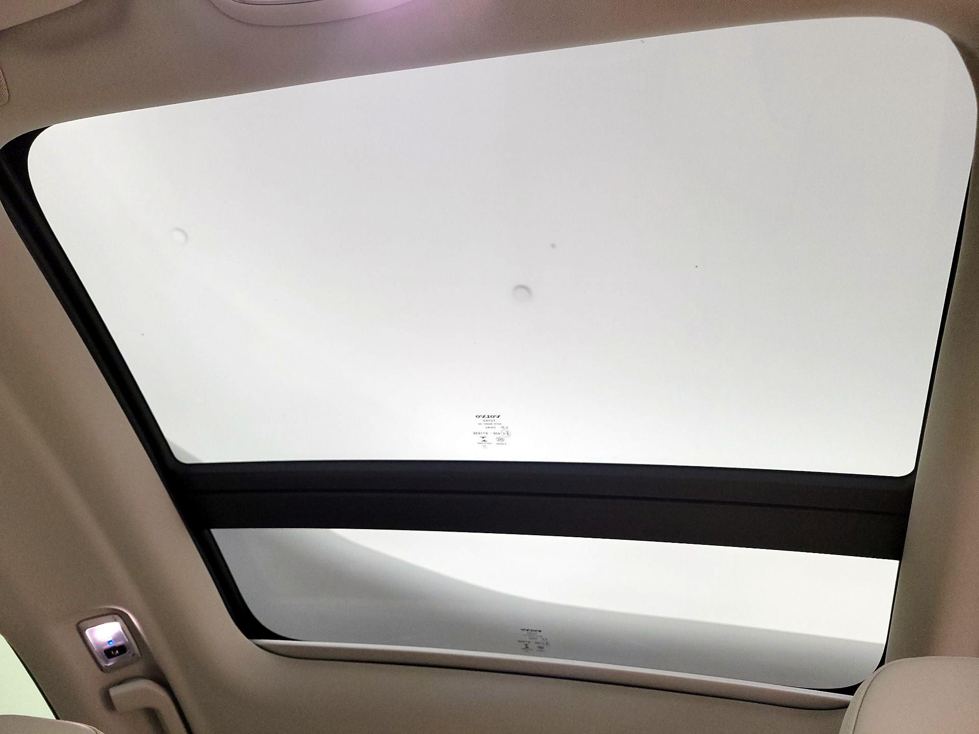 Thumbnail: 2019 Volvo S60 - 19