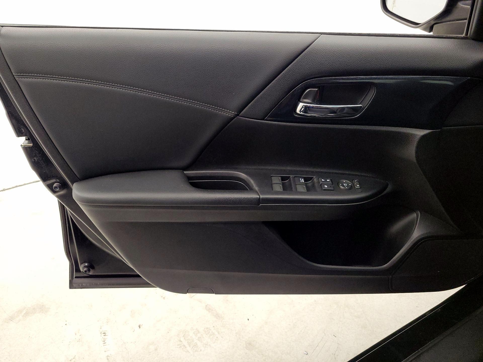 Thumbnail: 2015 Honda Accord - 12
