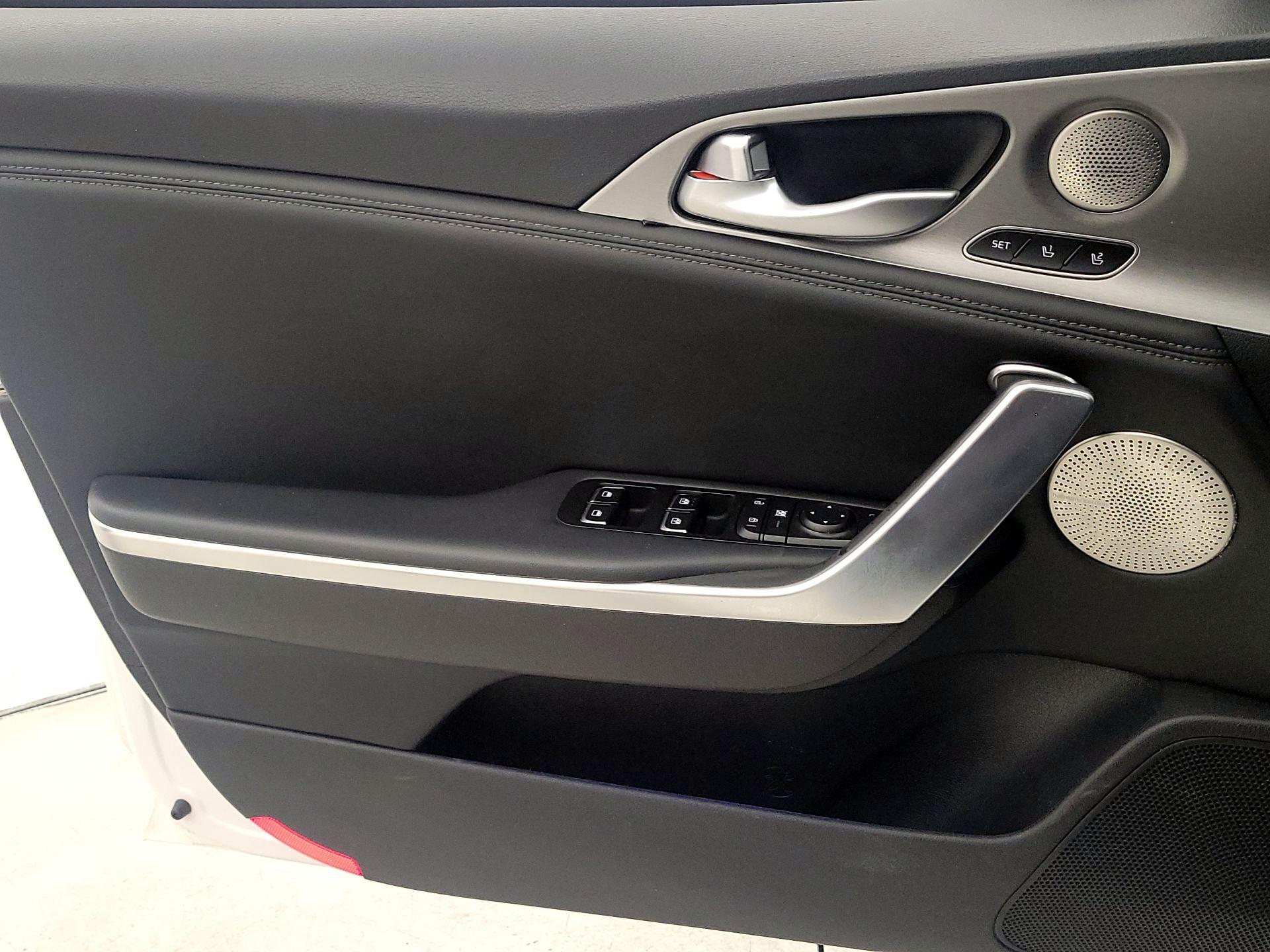 Thumbnail: 2019 Kia Stinger - 12