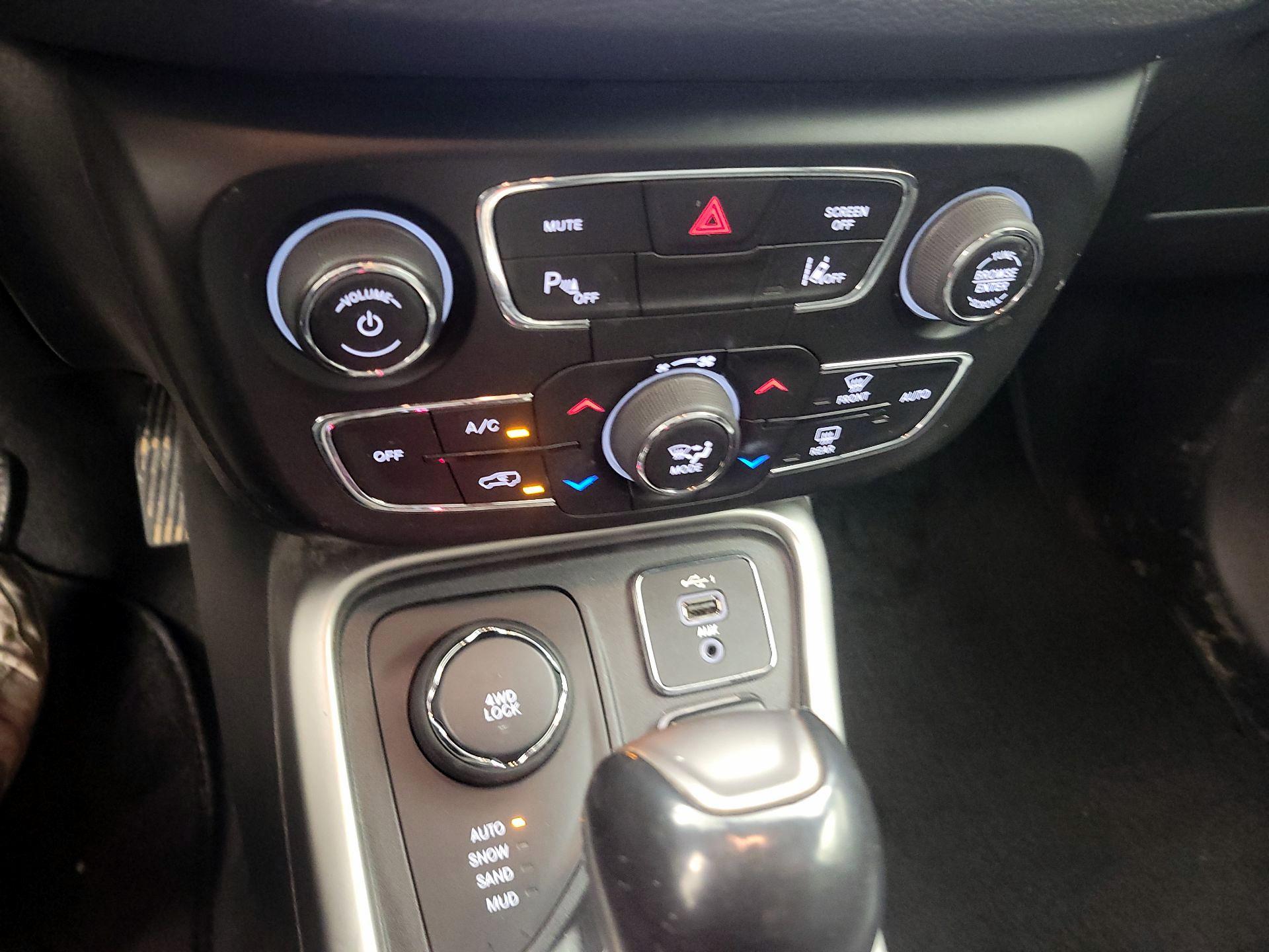 Thumbnail: 2021 Jeep Compass - 14