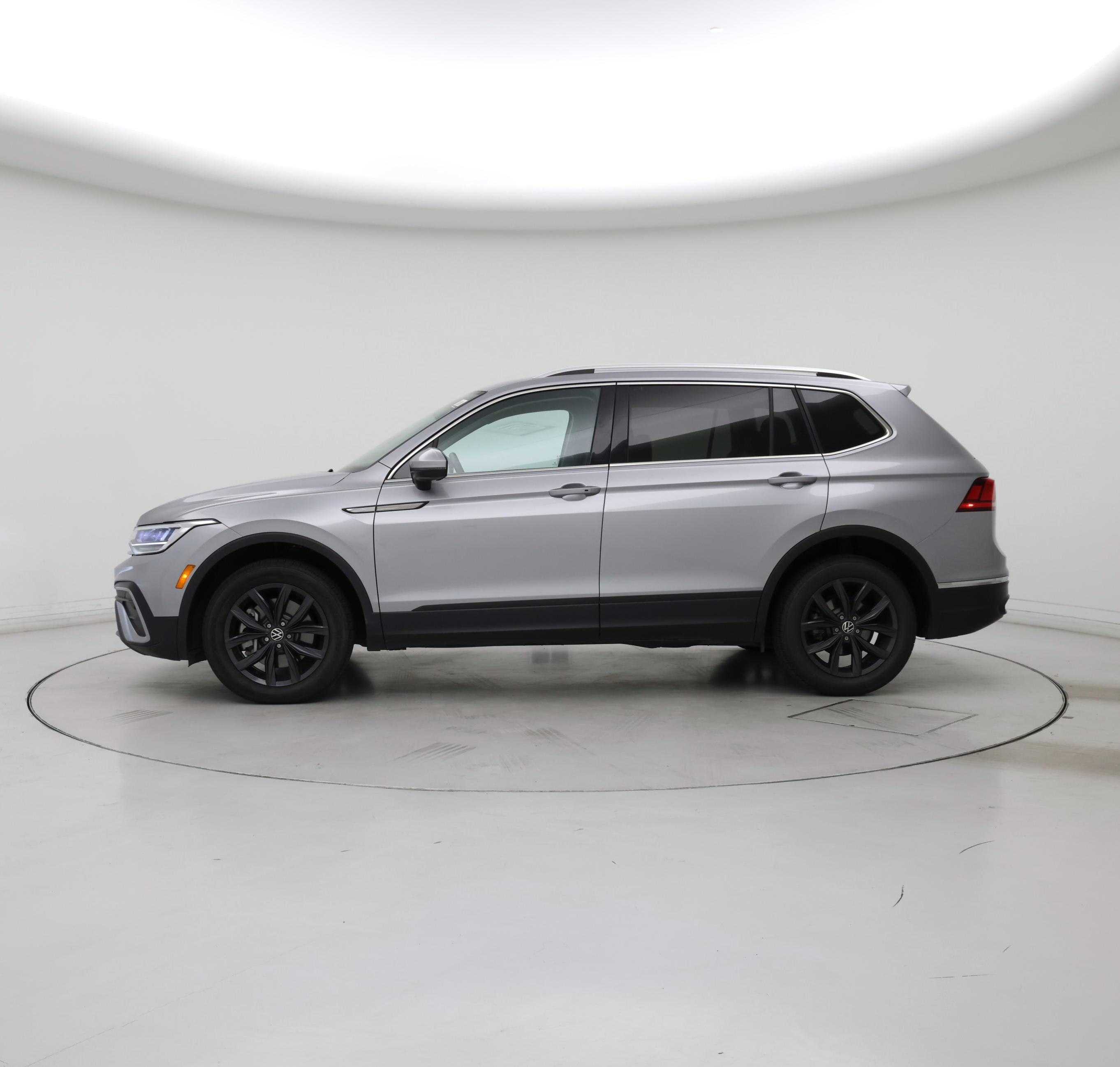 Thumbnail: 2024 Volkswagen Tiguan - 3