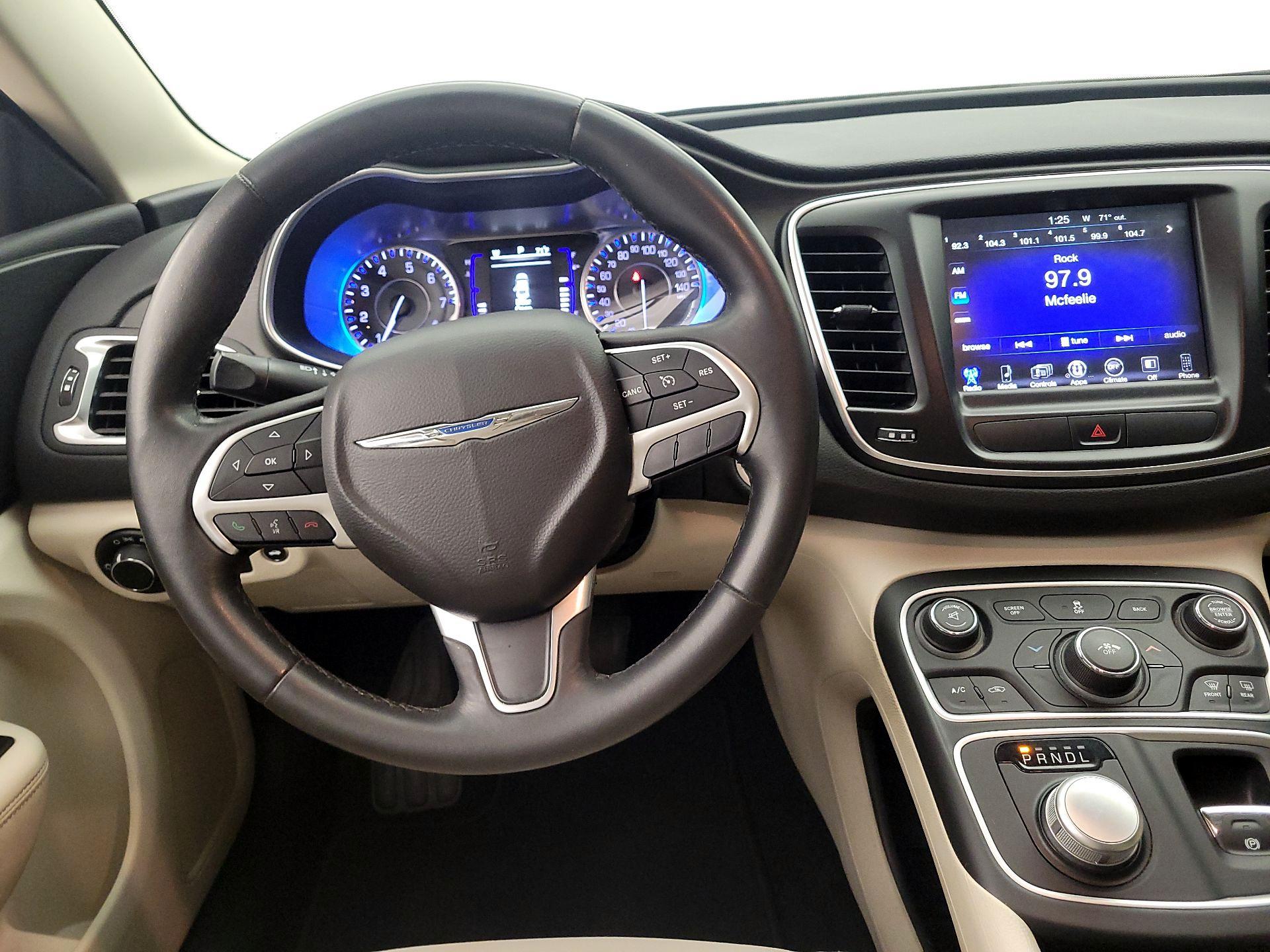 Thumbnail: 2016 Chrysler 200 - 10