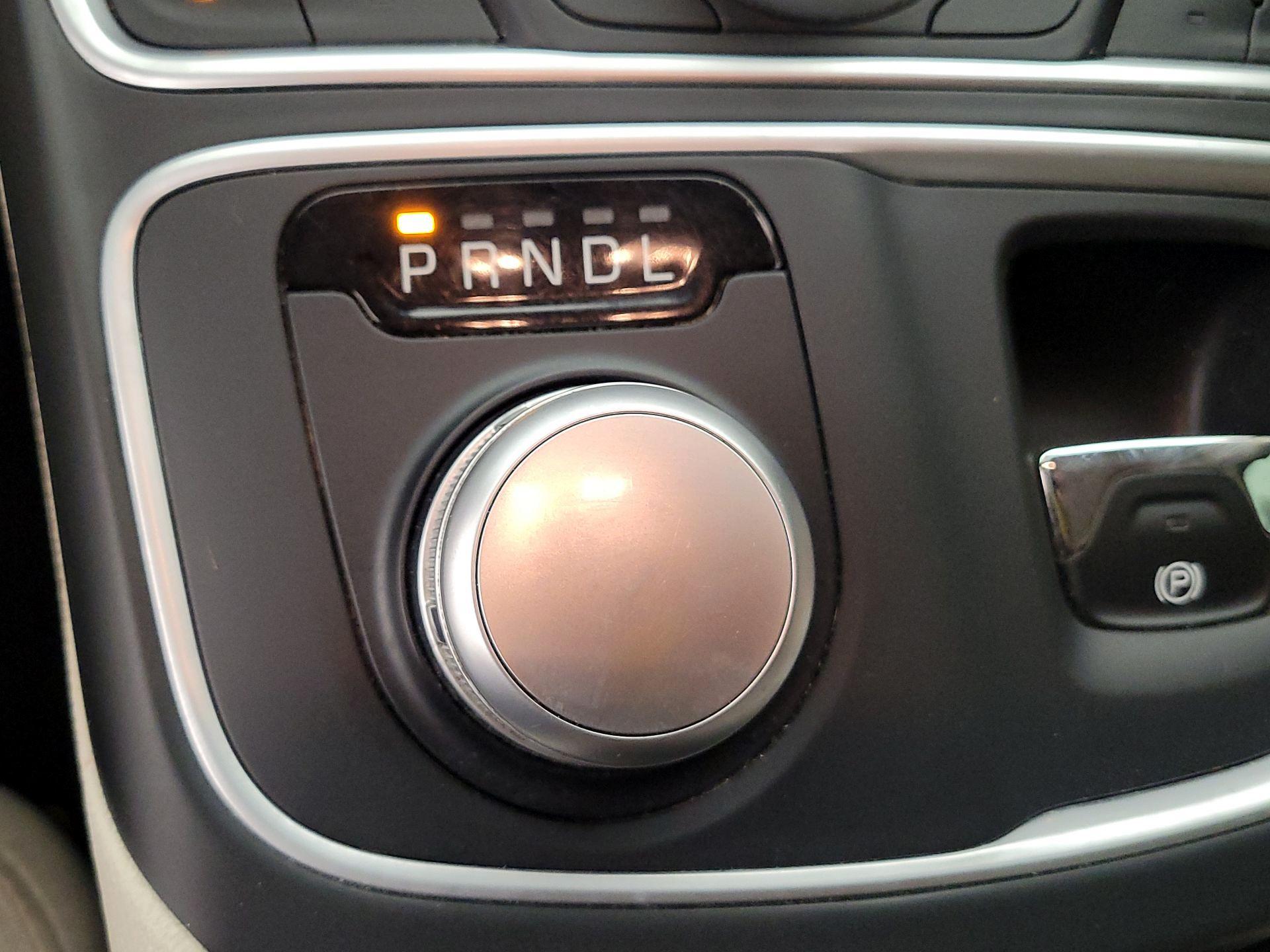 Thumbnail: 2016 Chrysler 200 - 17
