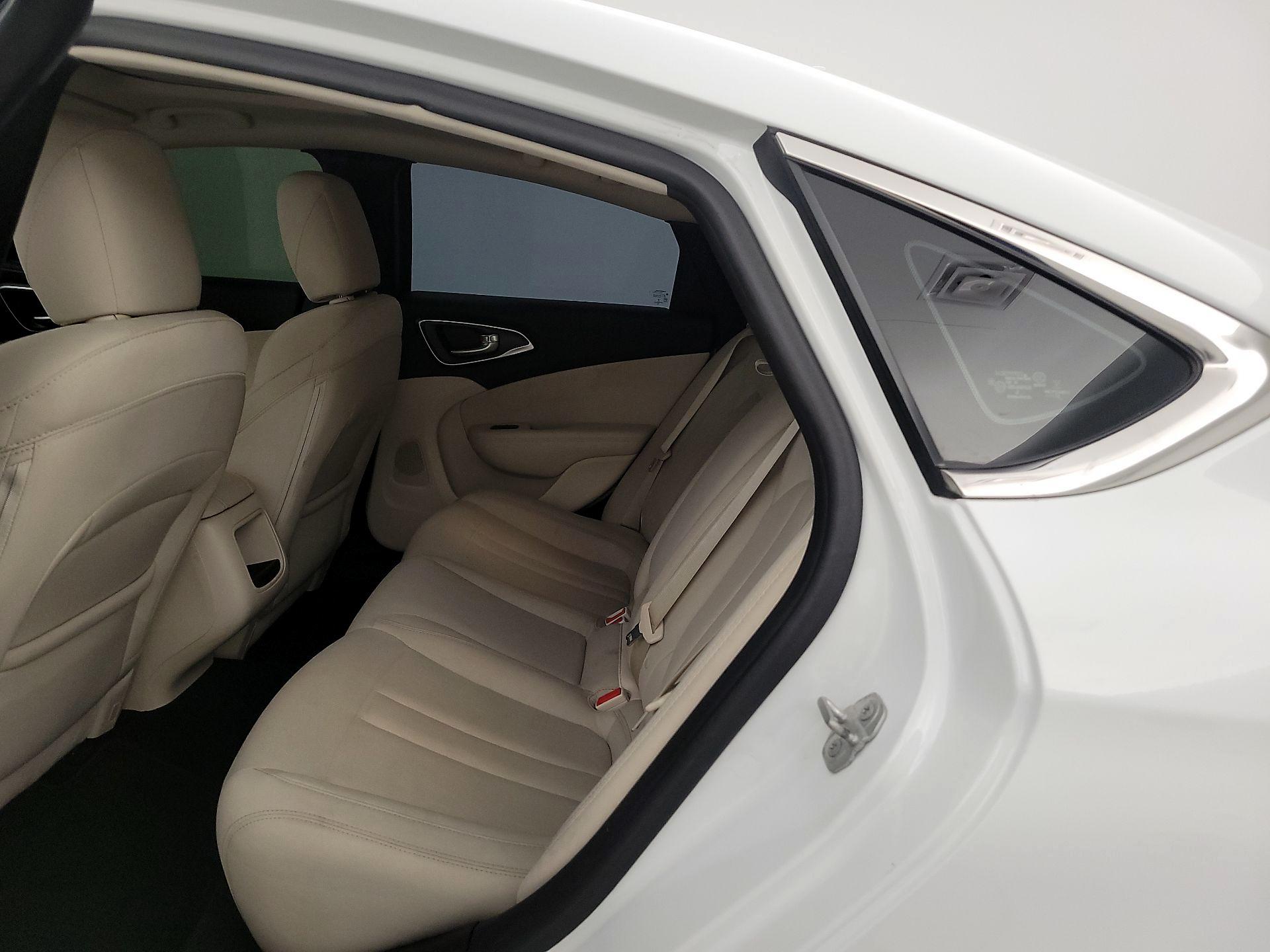 Thumbnail: 2016 Chrysler 200 - 19