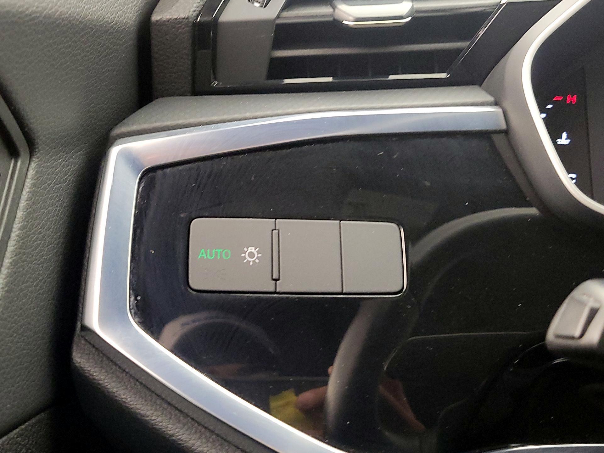 Thumbnail: 2021 Audi Q3 - 13