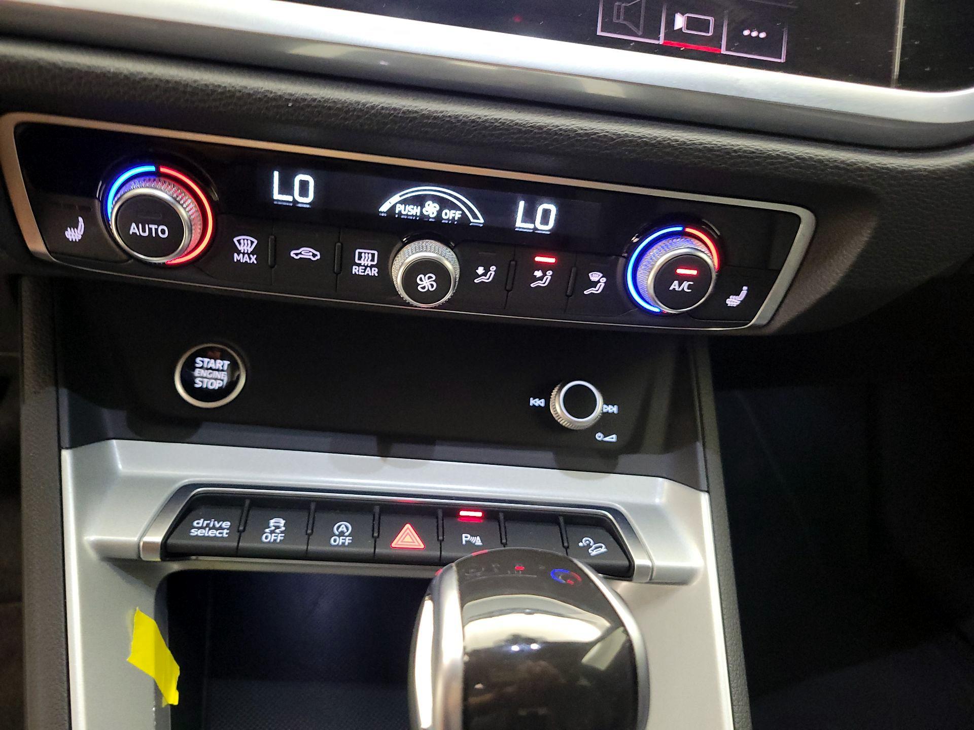 Thumbnail: 2021 Audi Q3 - 16