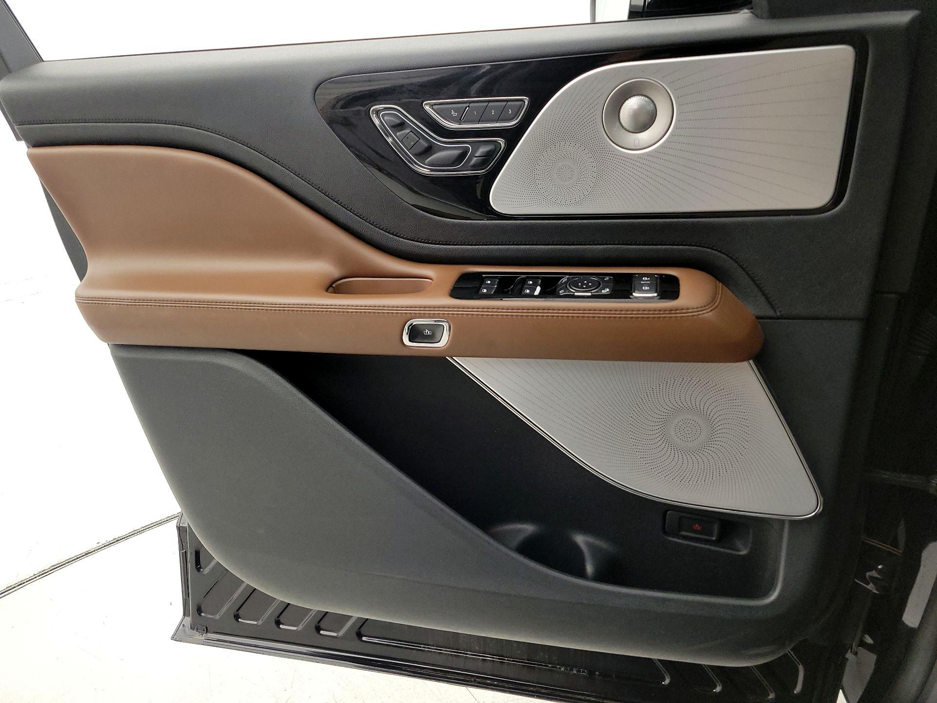 Thumbnail: 2021 Lincoln Aviator - 12