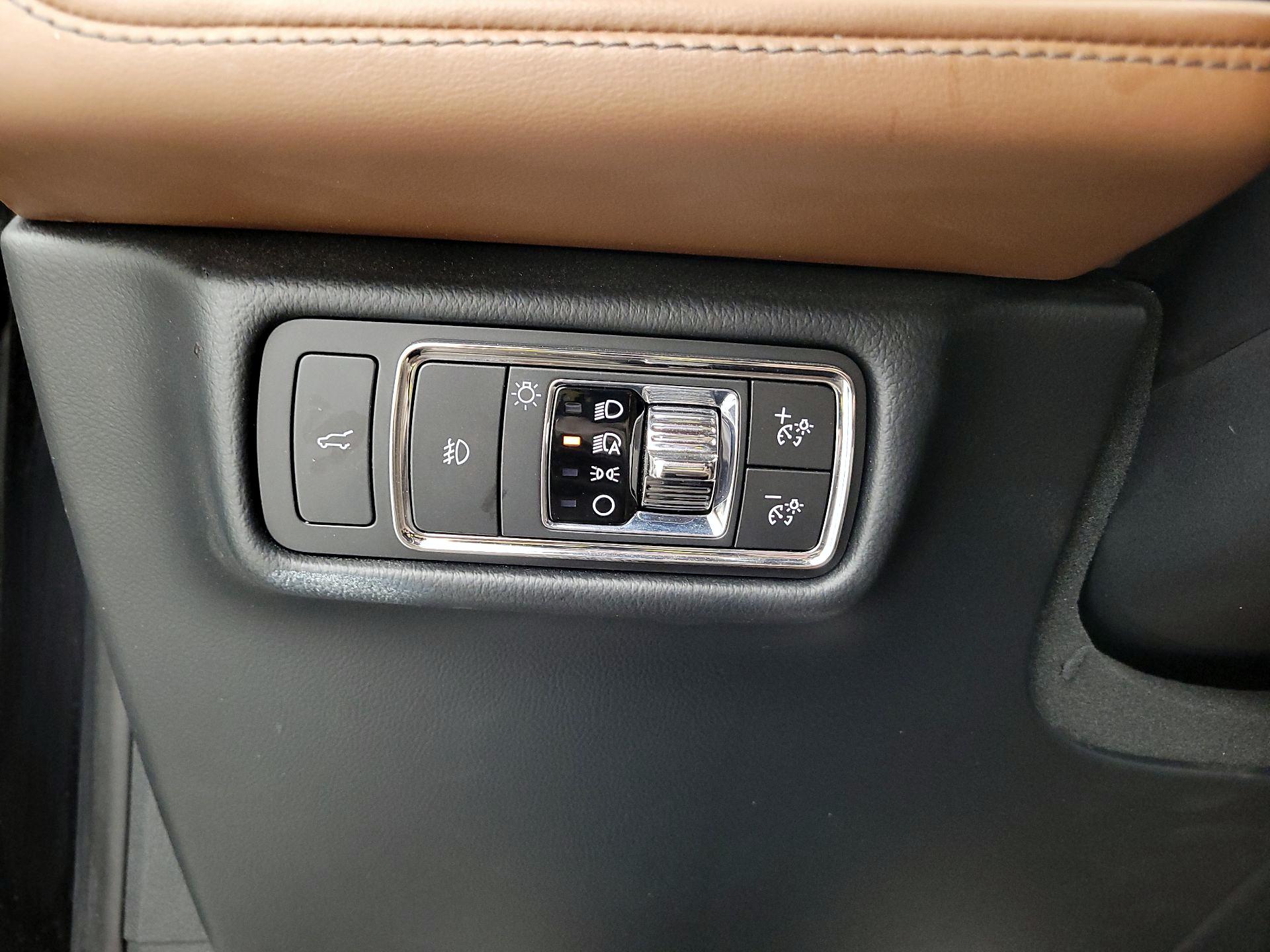 Thumbnail: 2021 Lincoln Aviator - 13