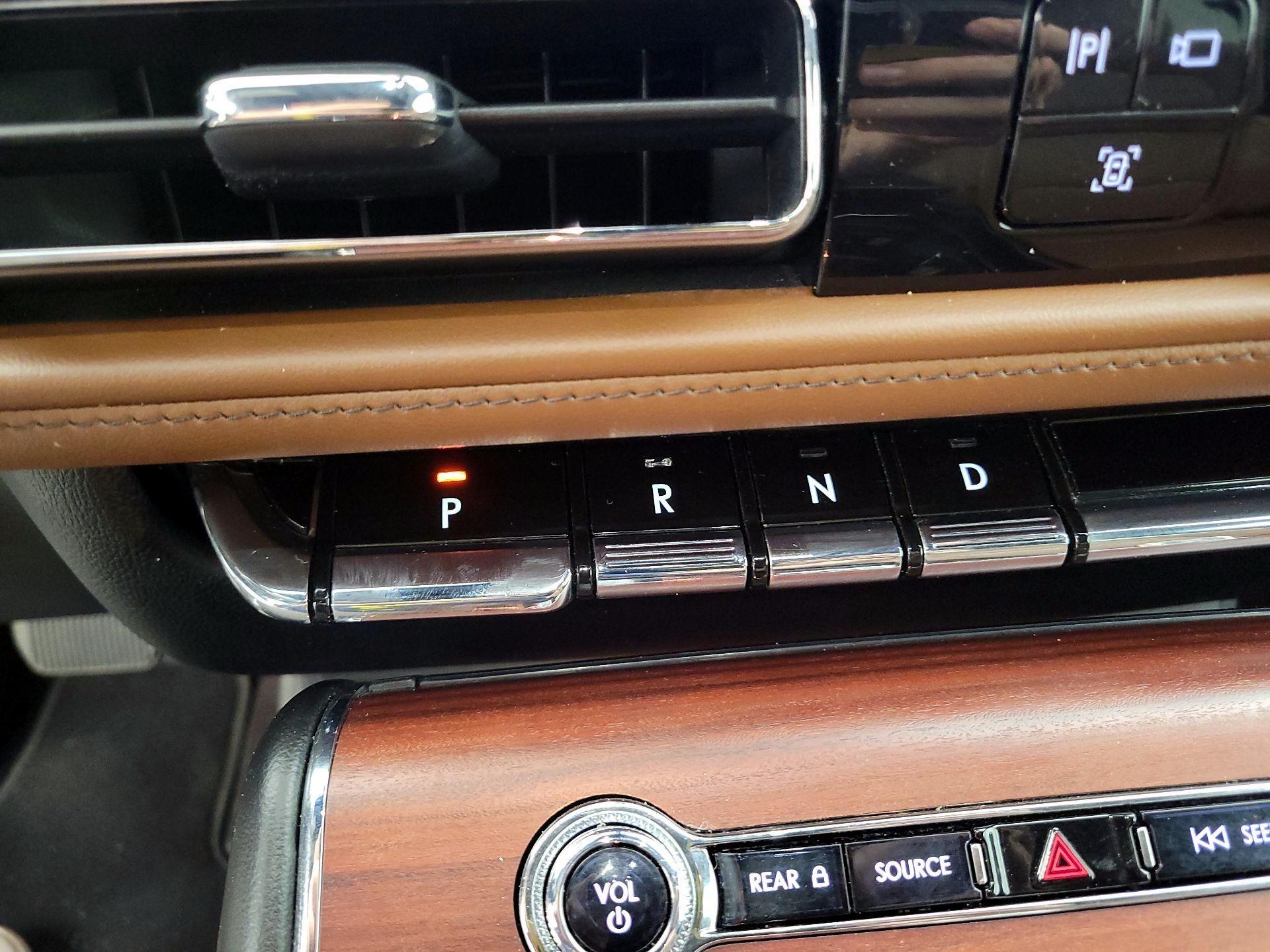 Thumbnail: 2021 Lincoln Aviator - 17