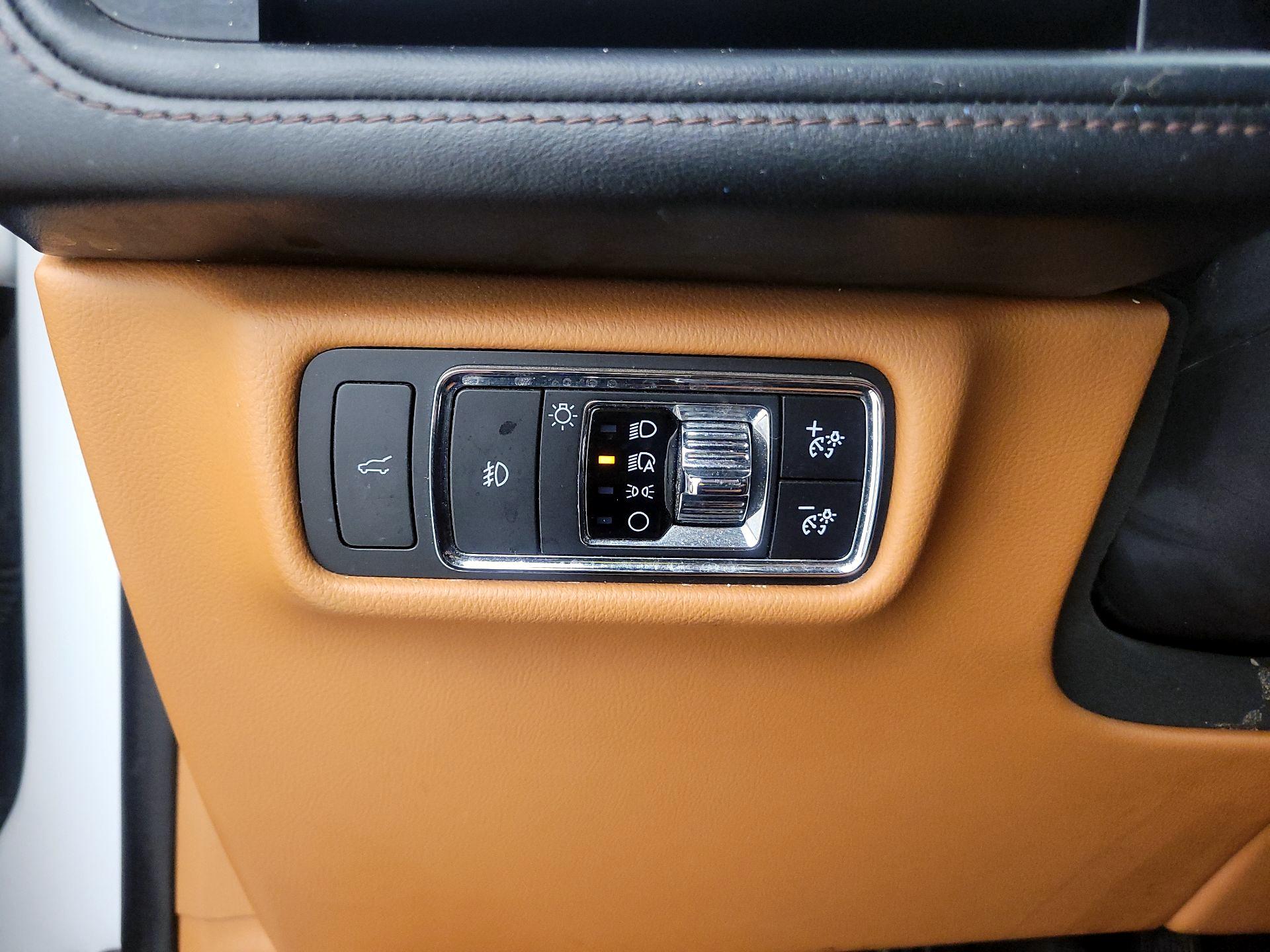 Thumbnail: 2020 Lincoln Aviator - 13