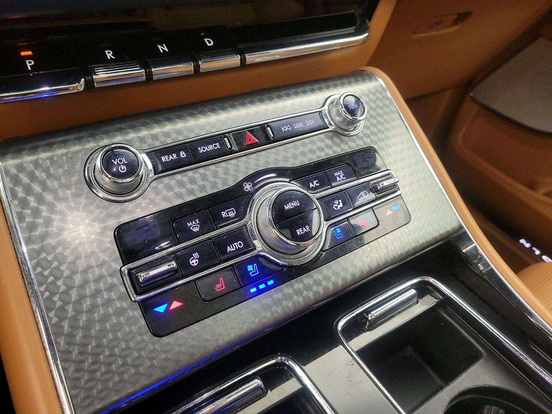 Thumbnail: 2020 Lincoln Aviator - 17