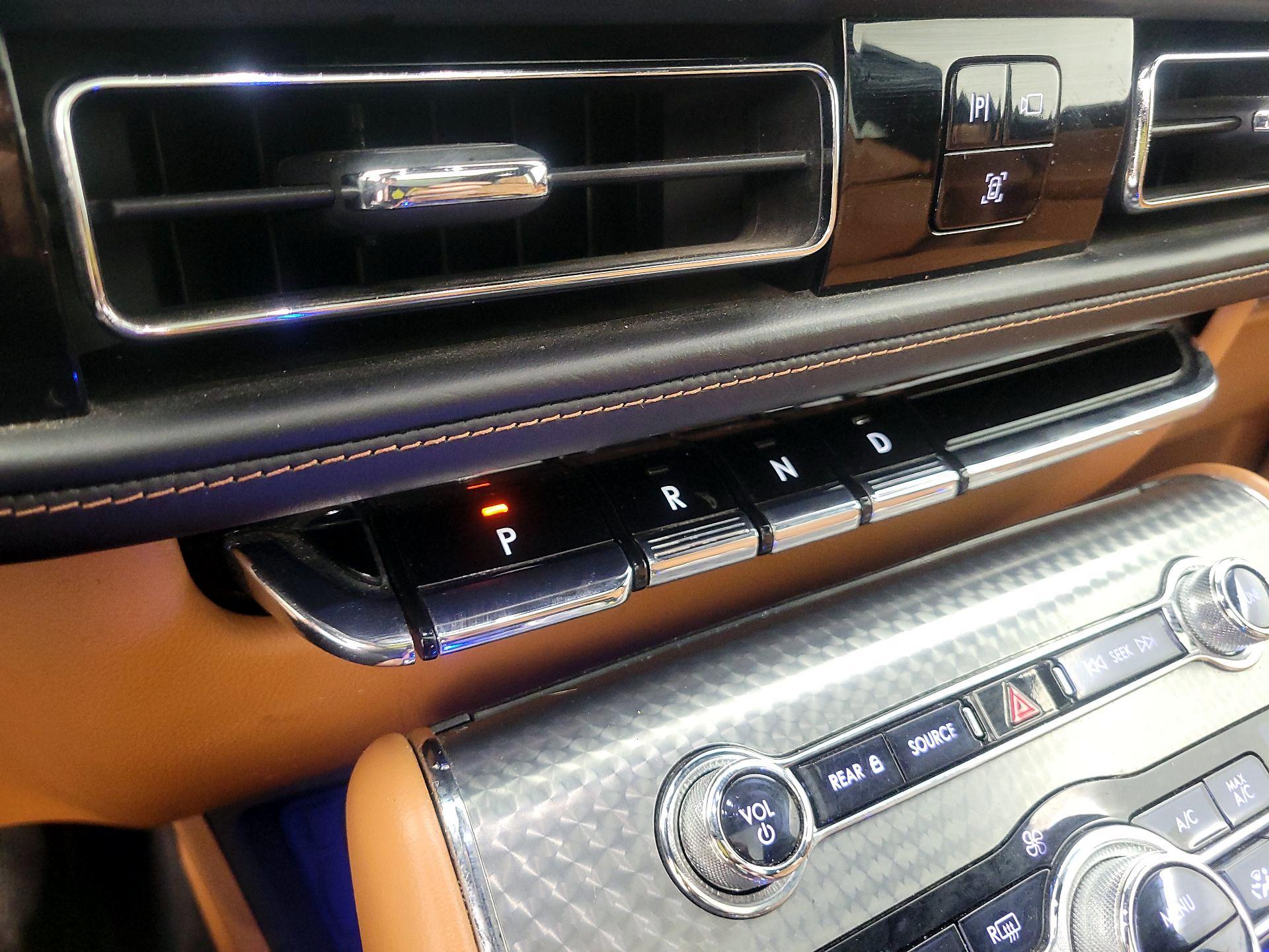 Thumbnail: 2020 Lincoln Aviator - 18