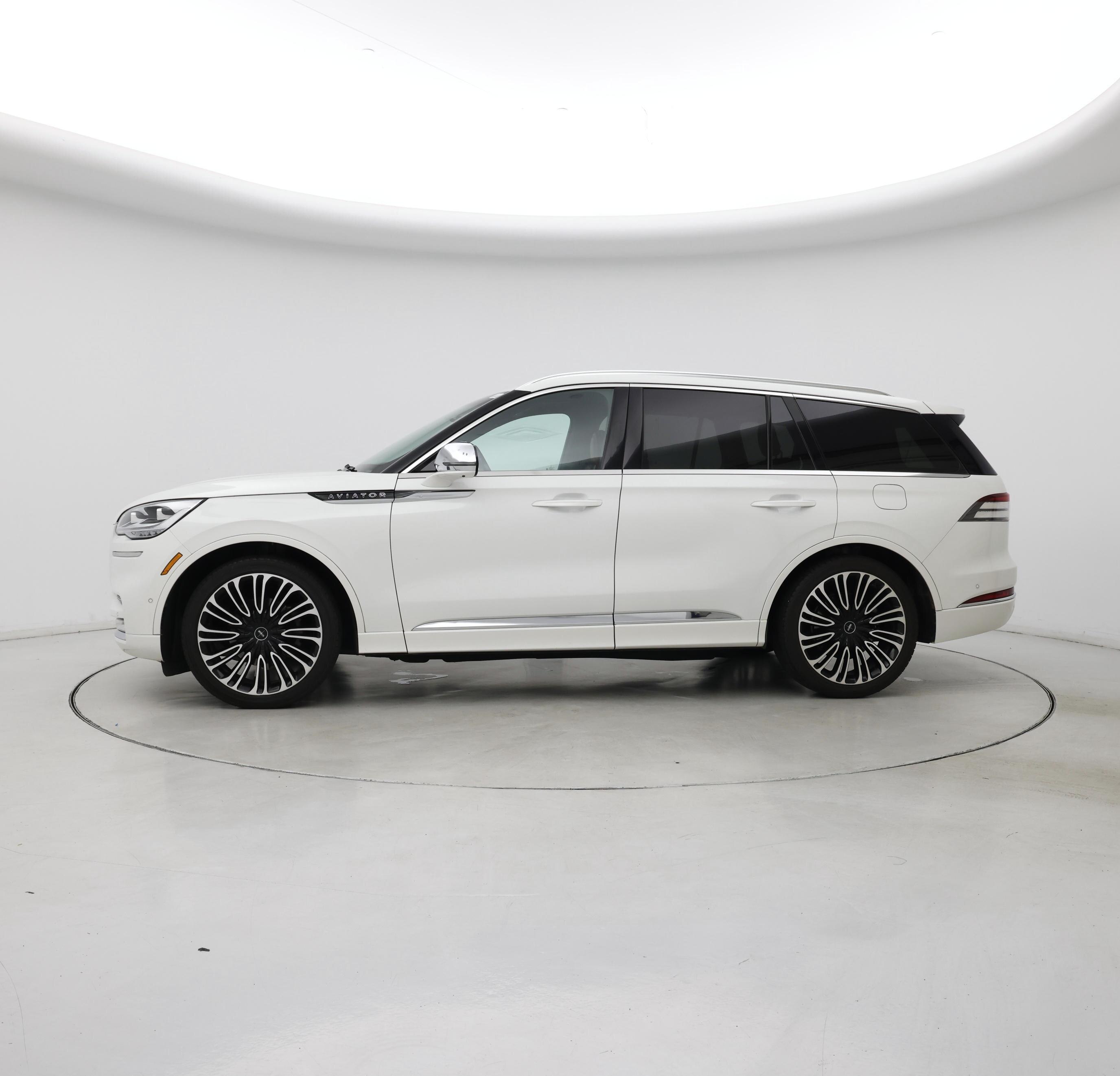 Thumbnail: 2020 Lincoln Aviator - 3