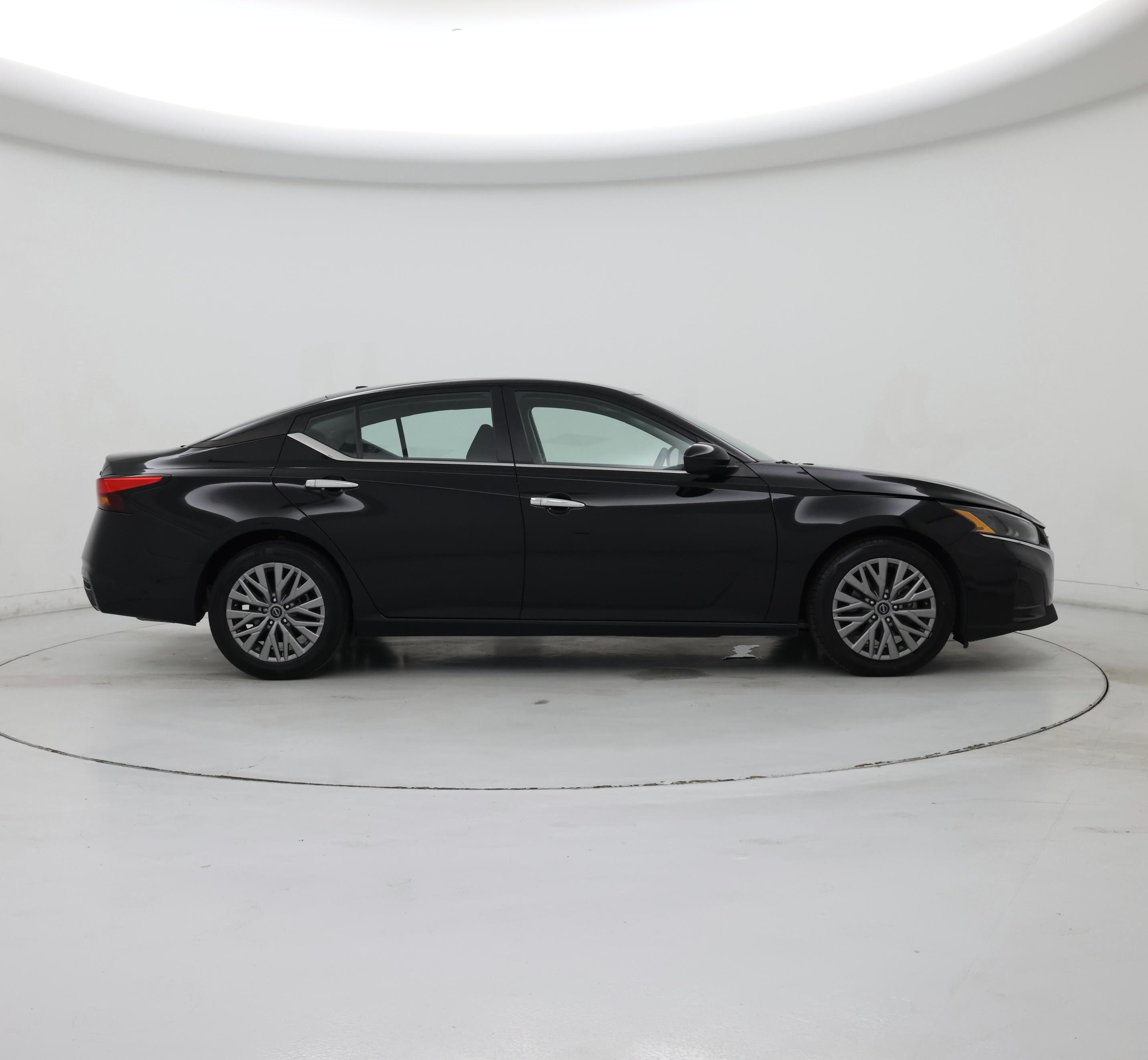 Thumbnail: 2023 Nissan Altima - 7