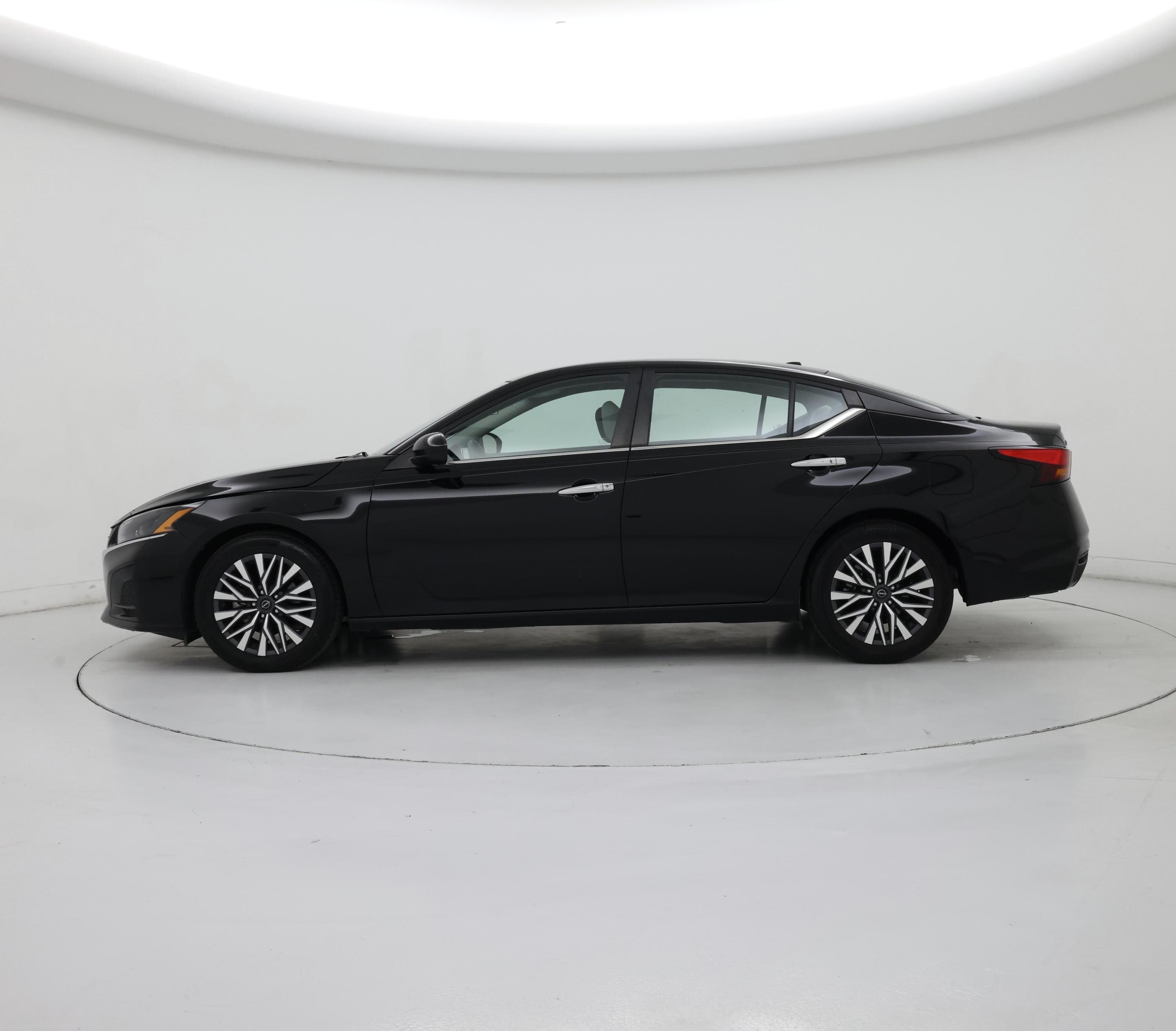 Thumbnail: 2023 Nissan Altima - 3