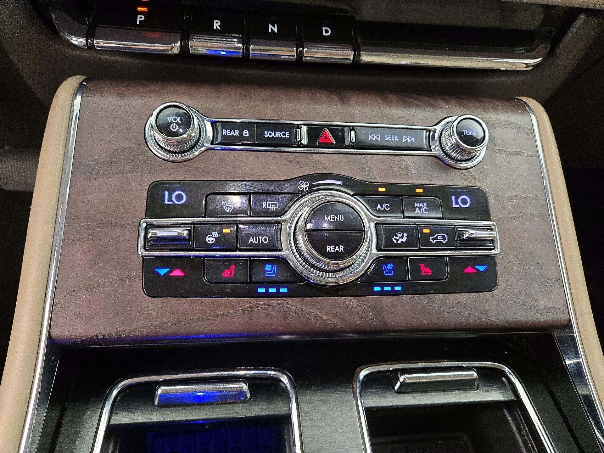 Thumbnail: 2020 Lincoln Aviator - 17