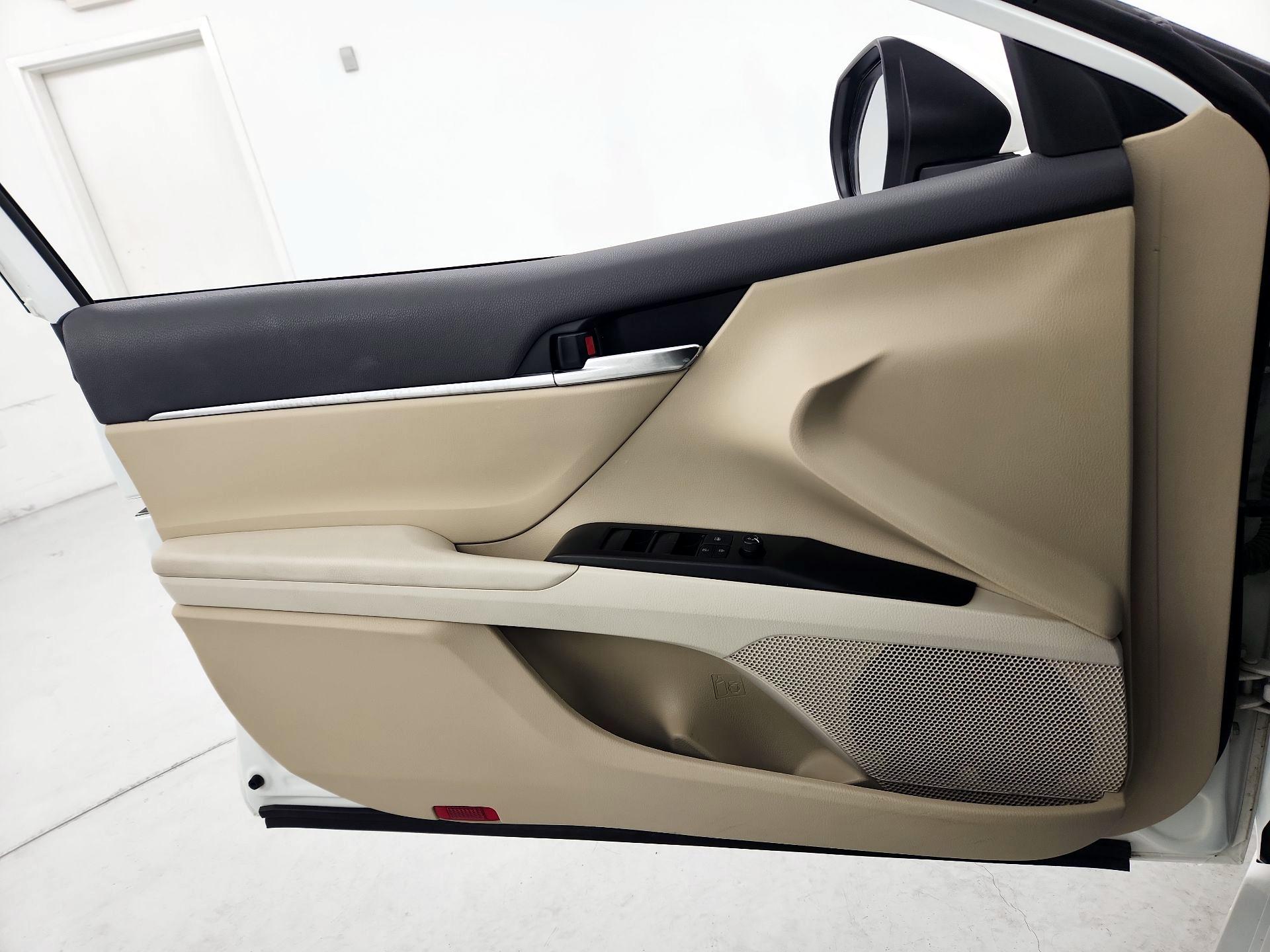Thumbnail: 2022 Toyota Camry - 12