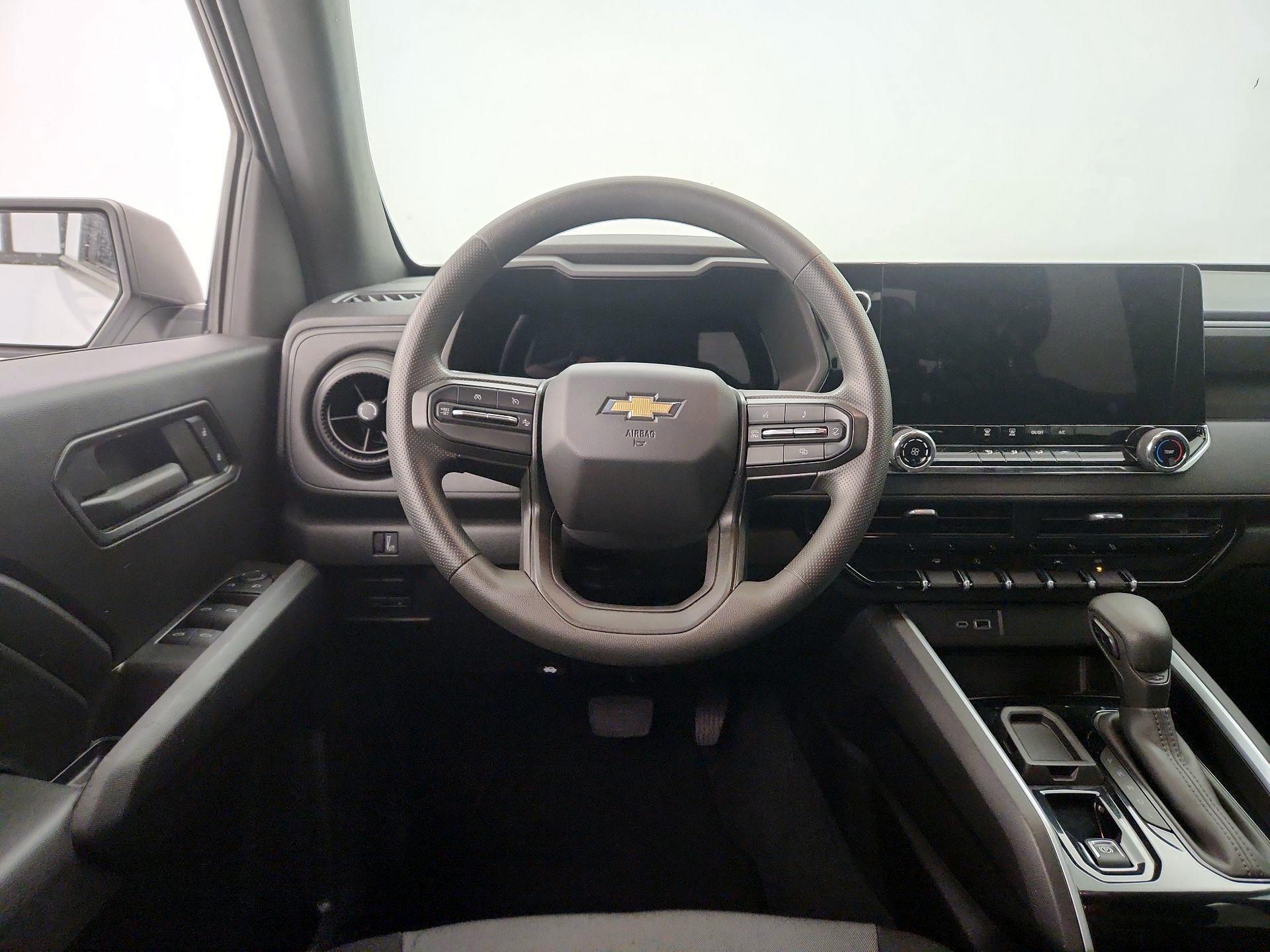 Thumbnail: 2023 Chevrolet Colorado - 10