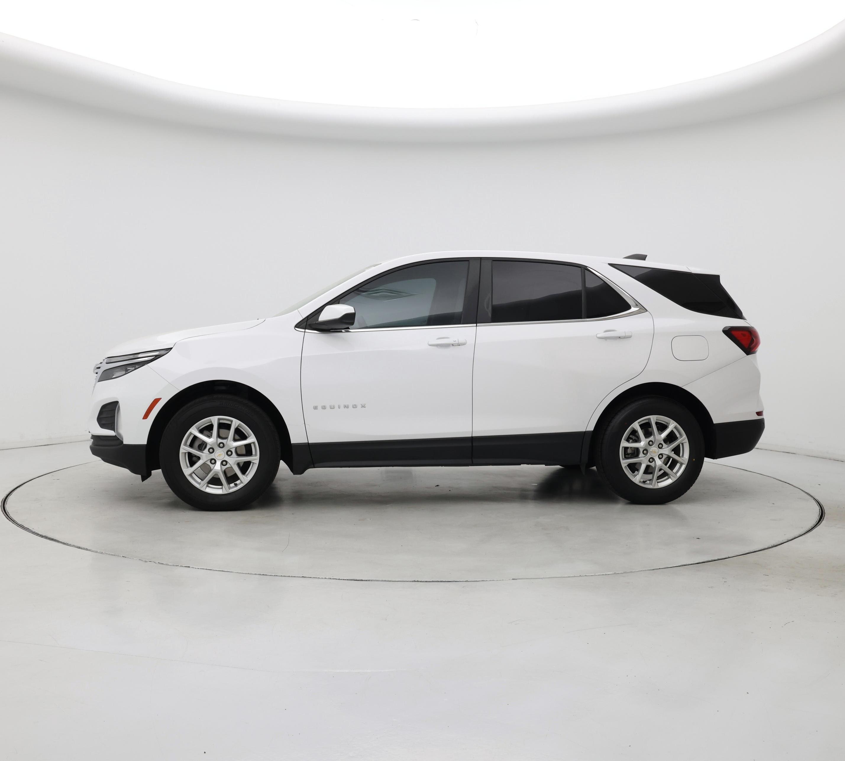 Thumbnail: 2022 Chevrolet Equinox - 3