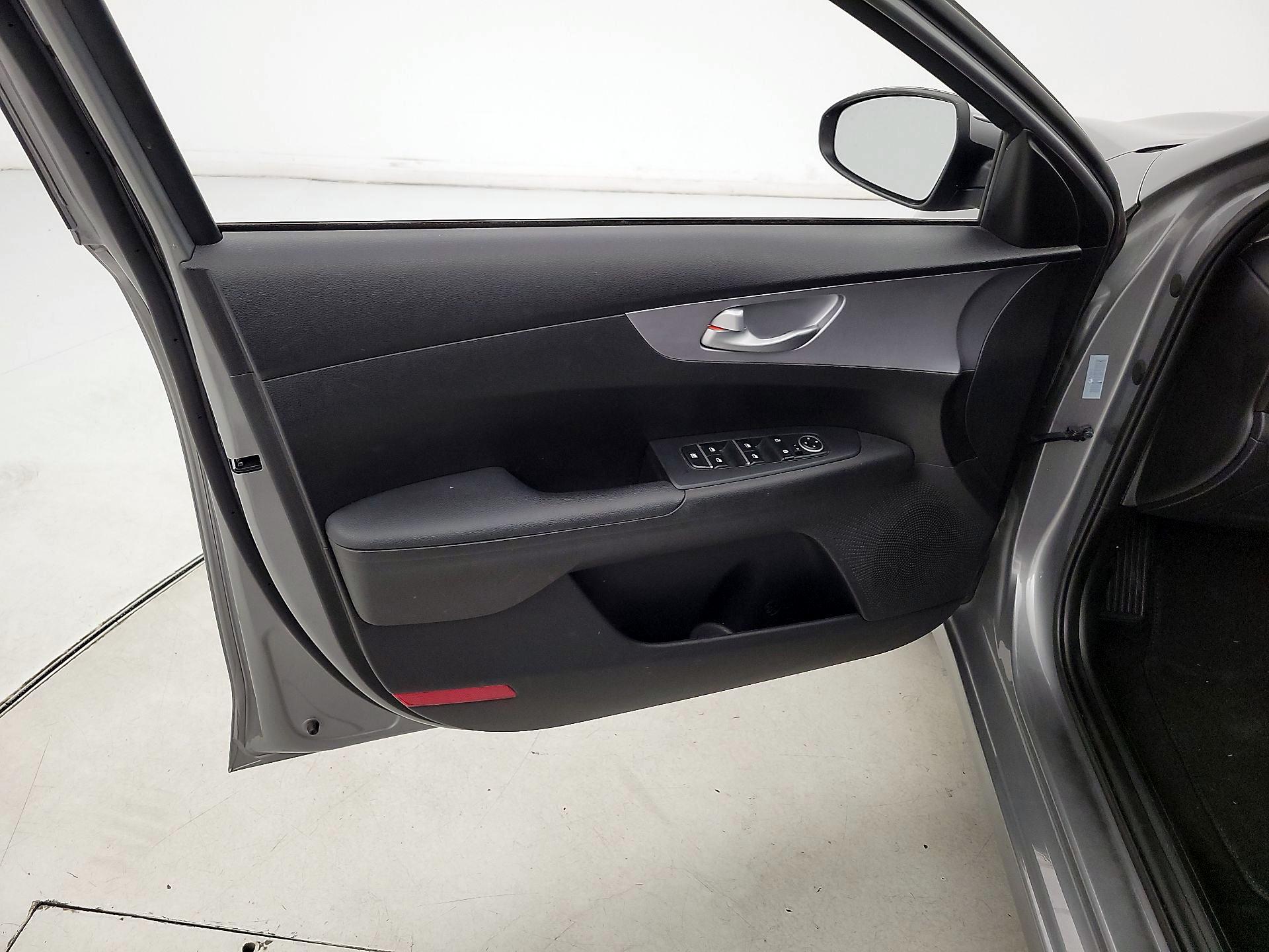 Thumbnail: 2023 Kia Forte - 12