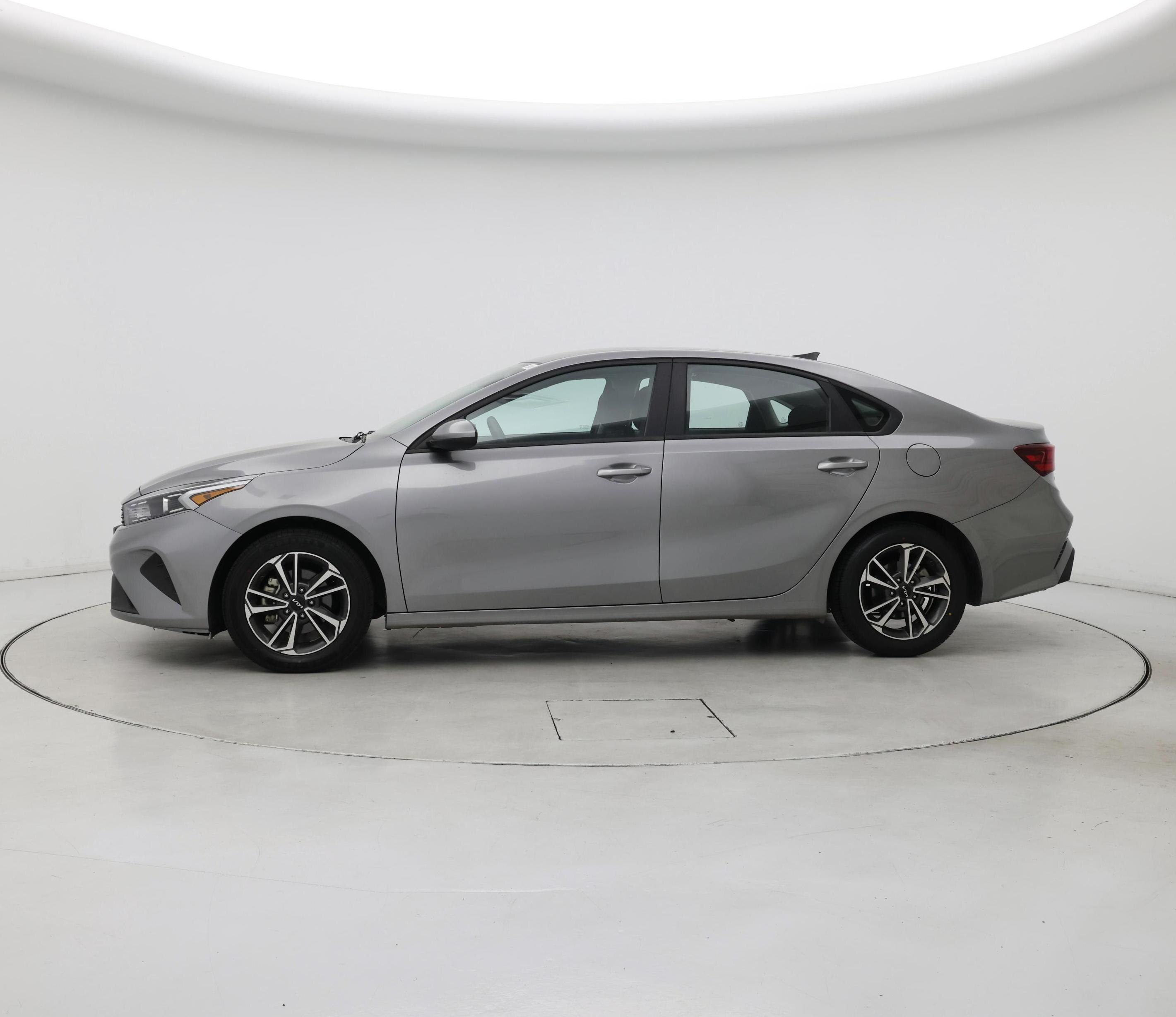 Thumbnail: 2023 Kia Forte - 3