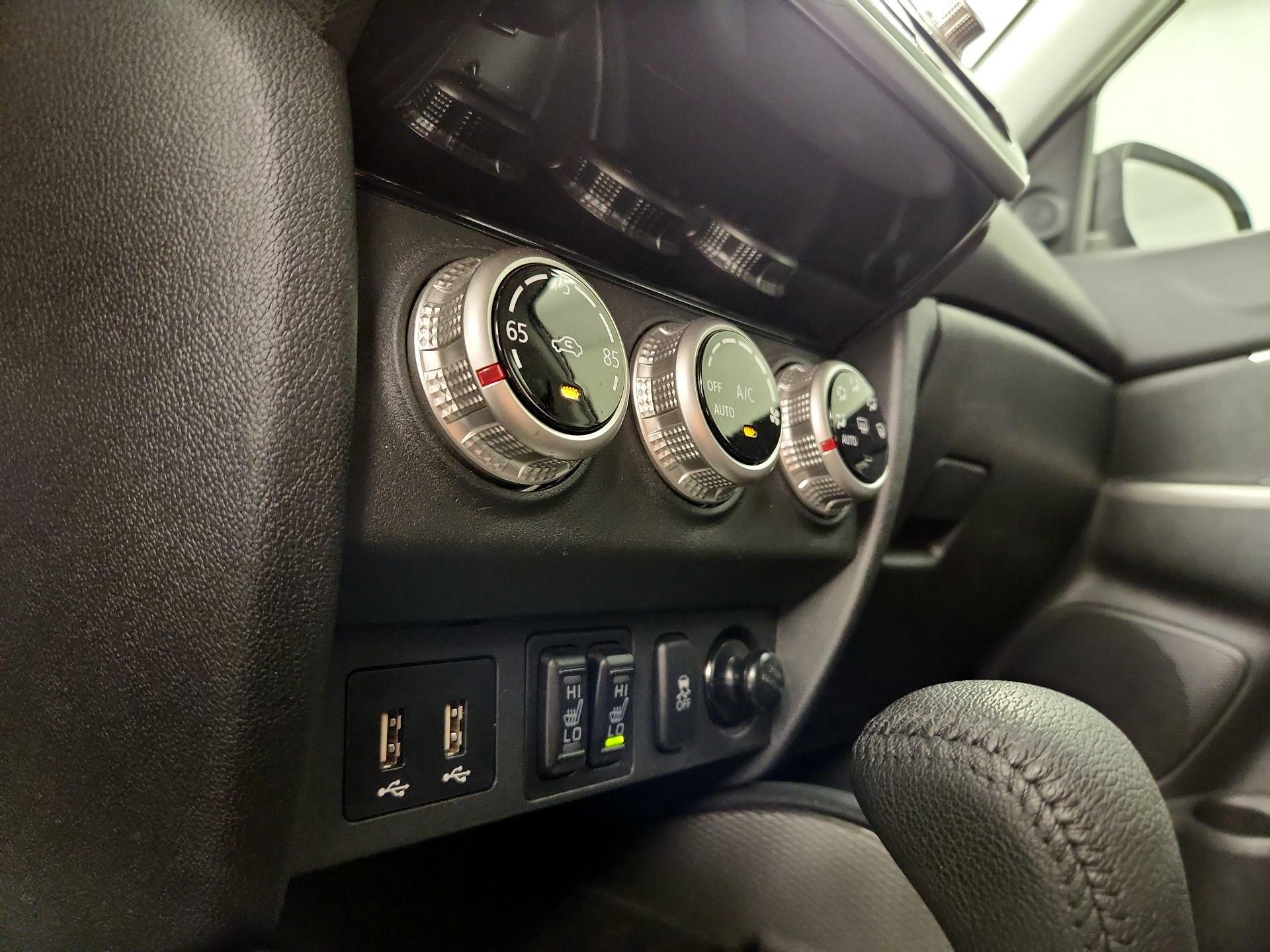 Thumbnail: 2023 Mitsubishi Outlander Sport - 16