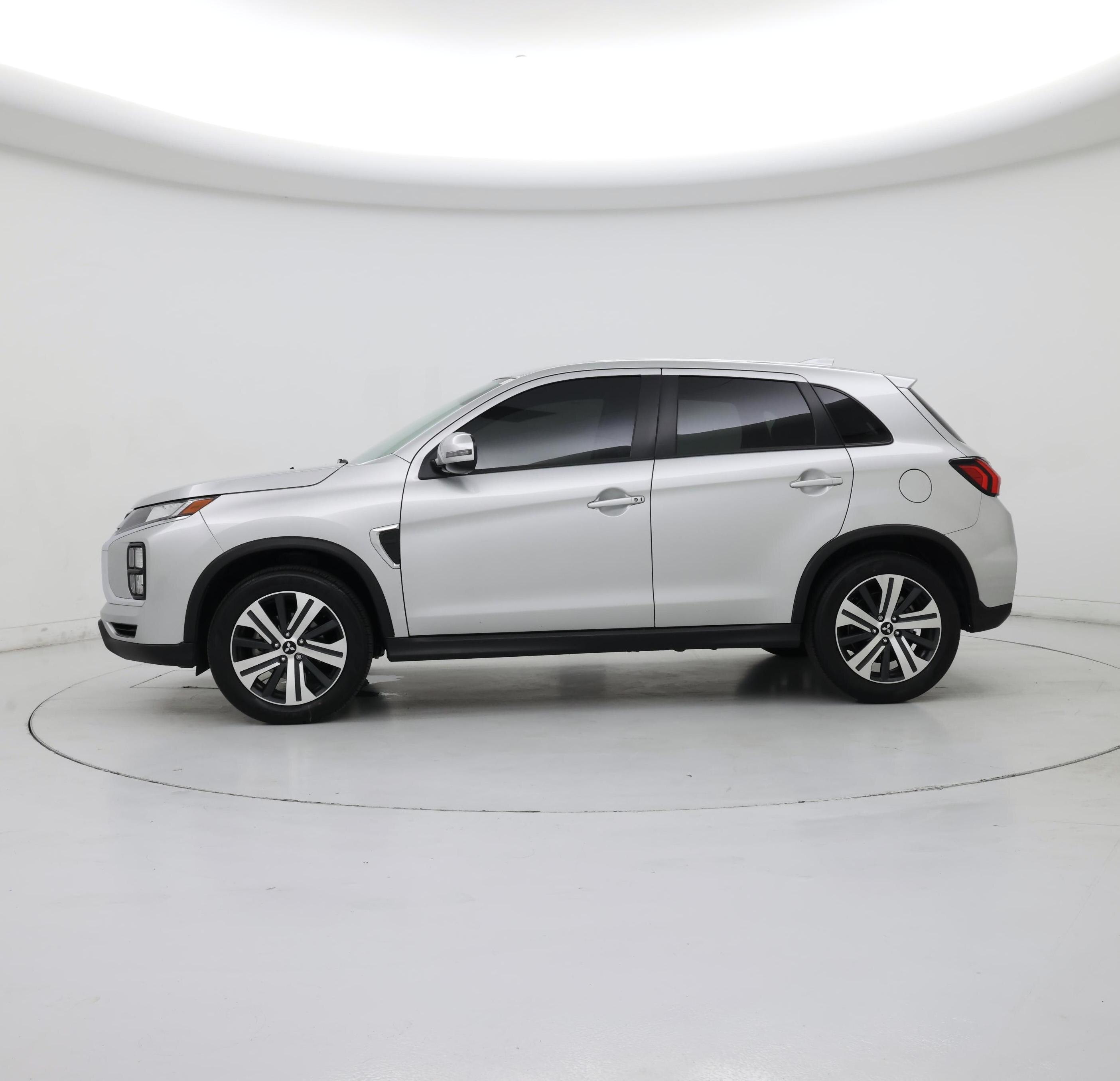 Thumbnail: 2023 Mitsubishi Outlander Sport - 3