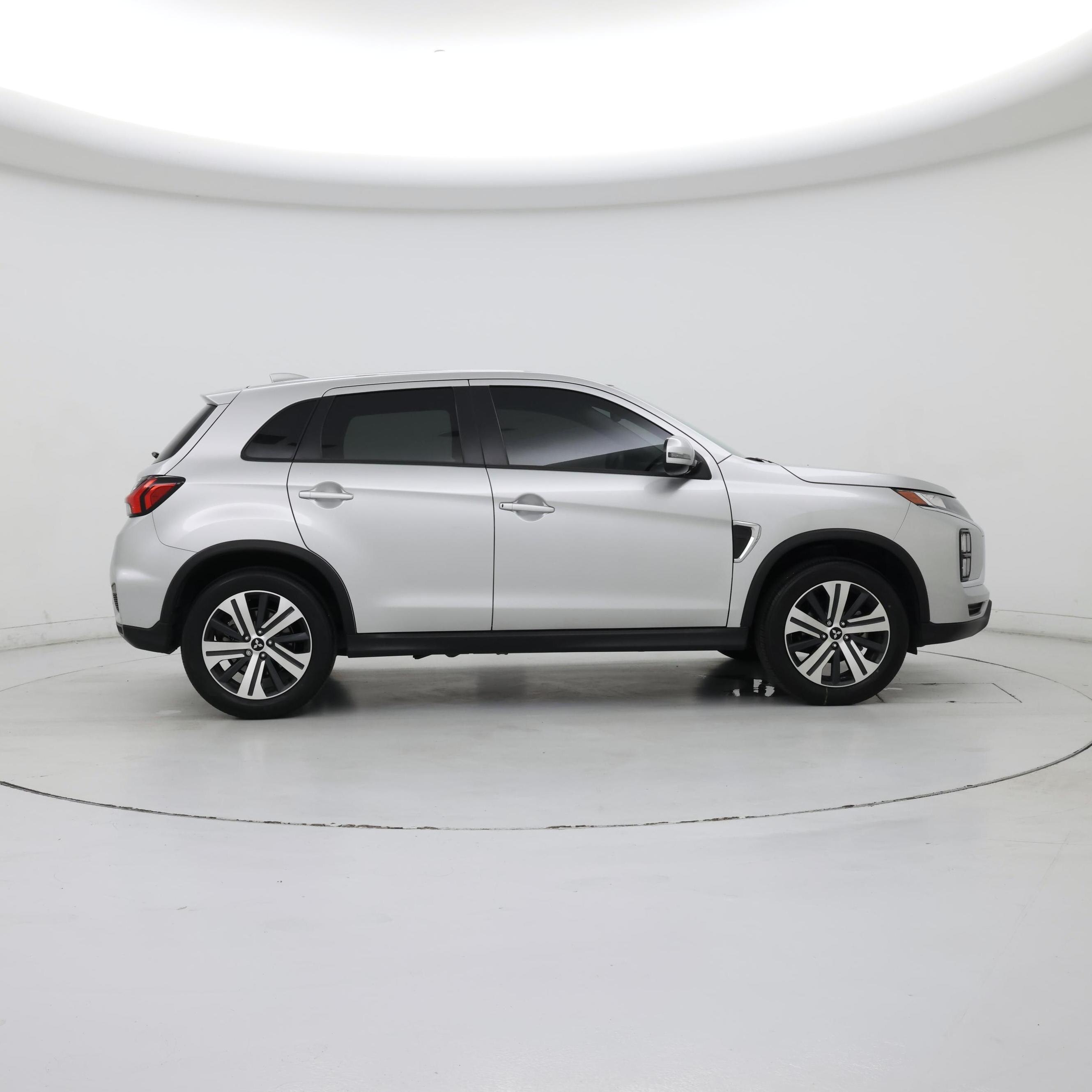 Thumbnail: 2023 Mitsubishi Outlander Sport - 7