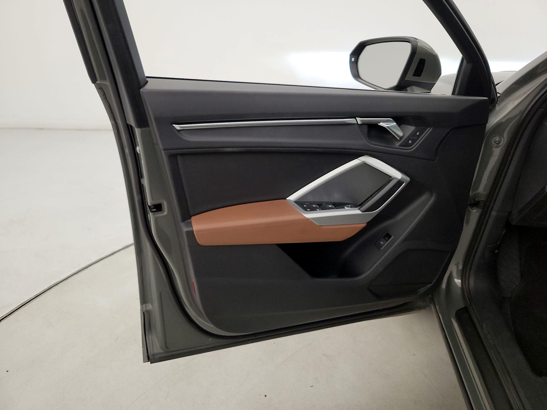 Thumbnail: 2020 Audi Q3 - 12