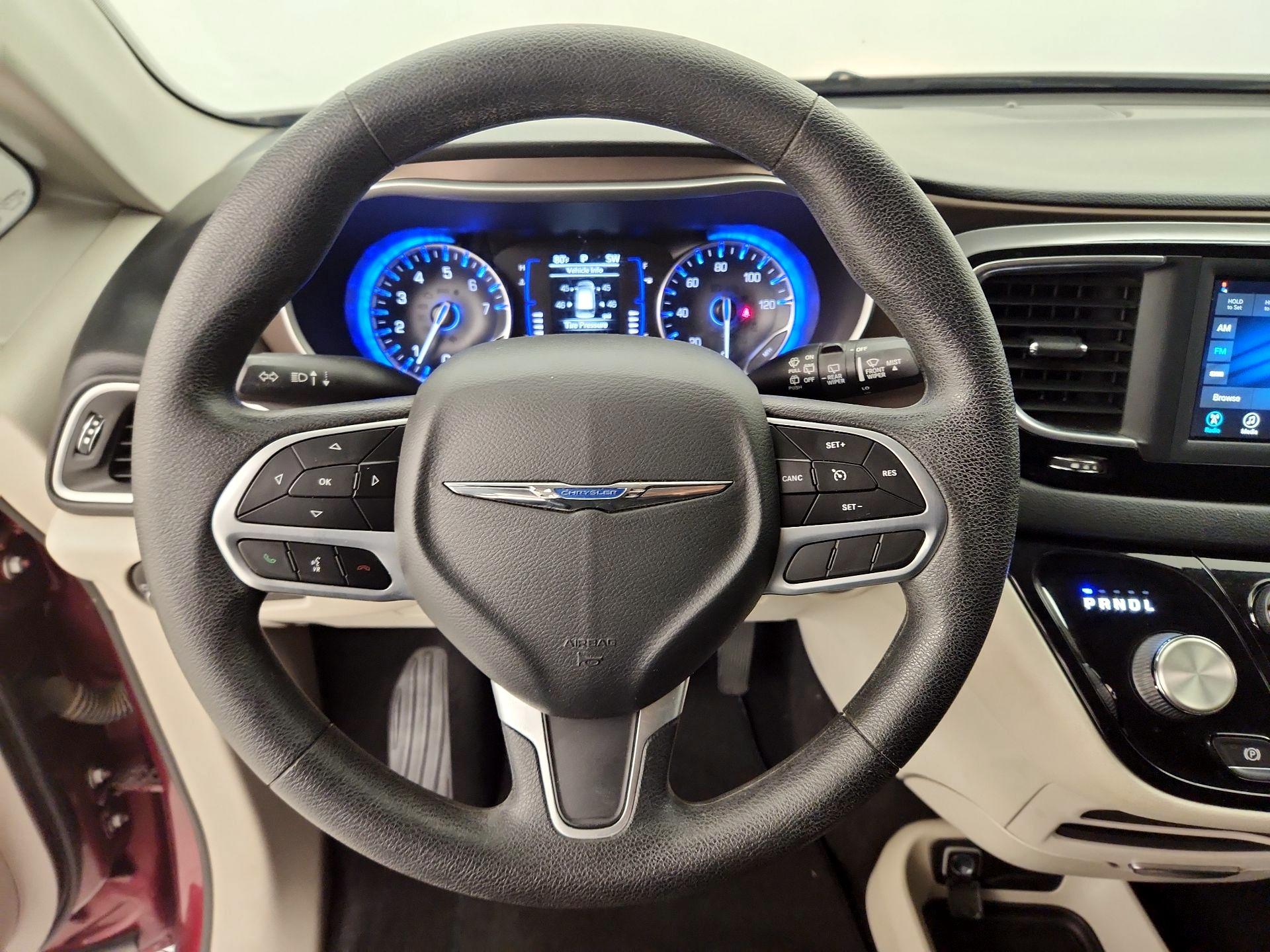 Thumbnail: 2021 Chrysler Voyager - 10