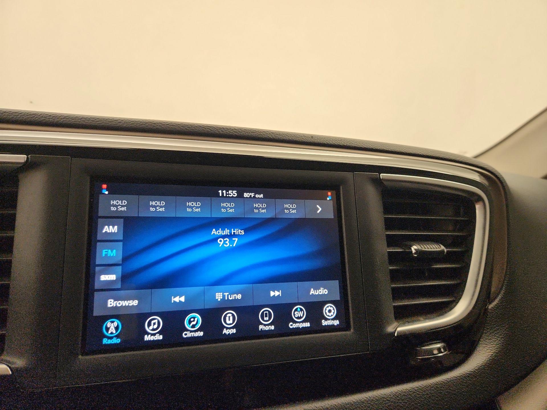 Thumbnail: 2021 Chrysler Voyager - 15