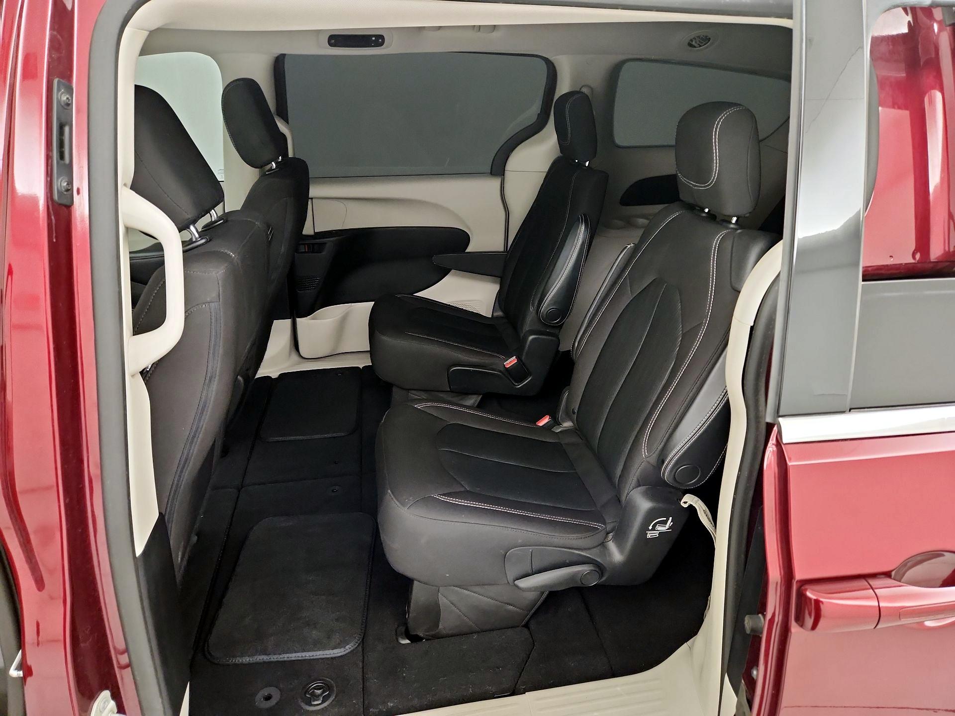 Thumbnail: 2021 Chrysler Voyager - 19
