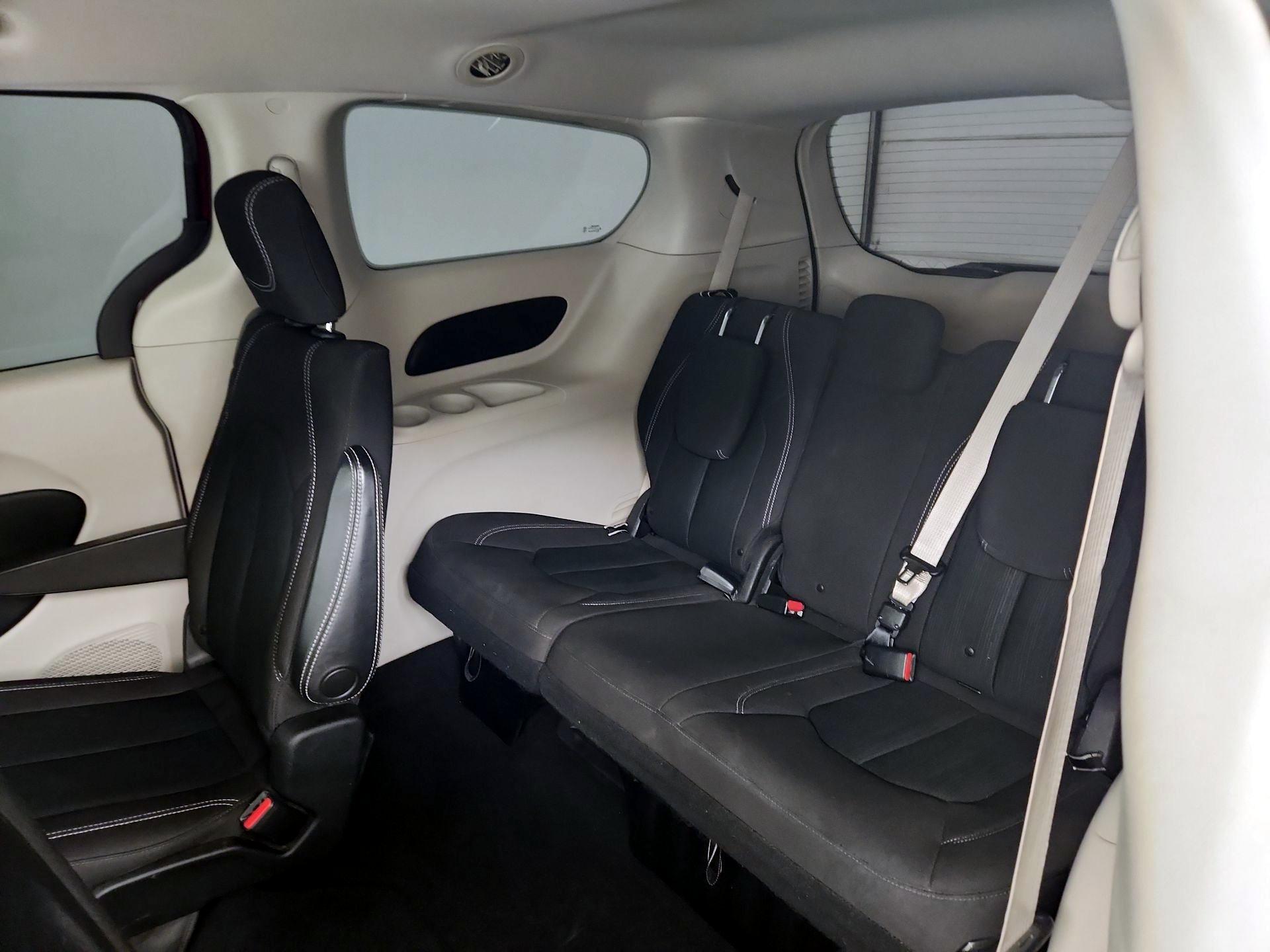 Thumbnail: 2021 Chrysler Voyager - 20