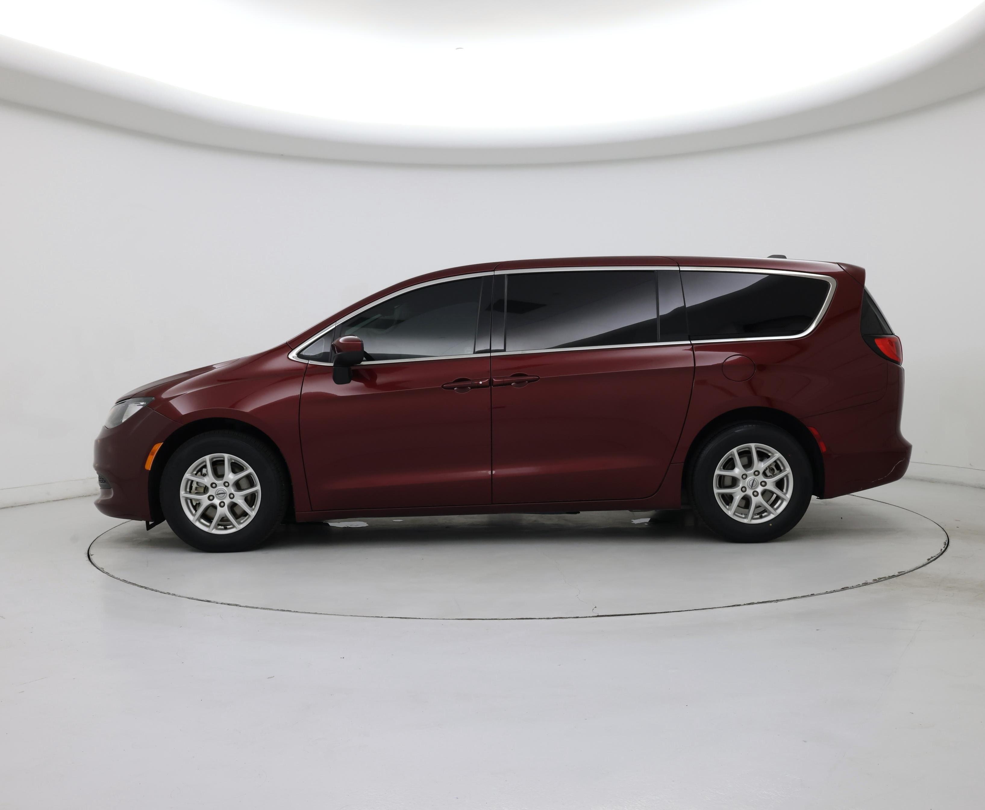 Thumbnail: 2021 Chrysler Voyager - 3