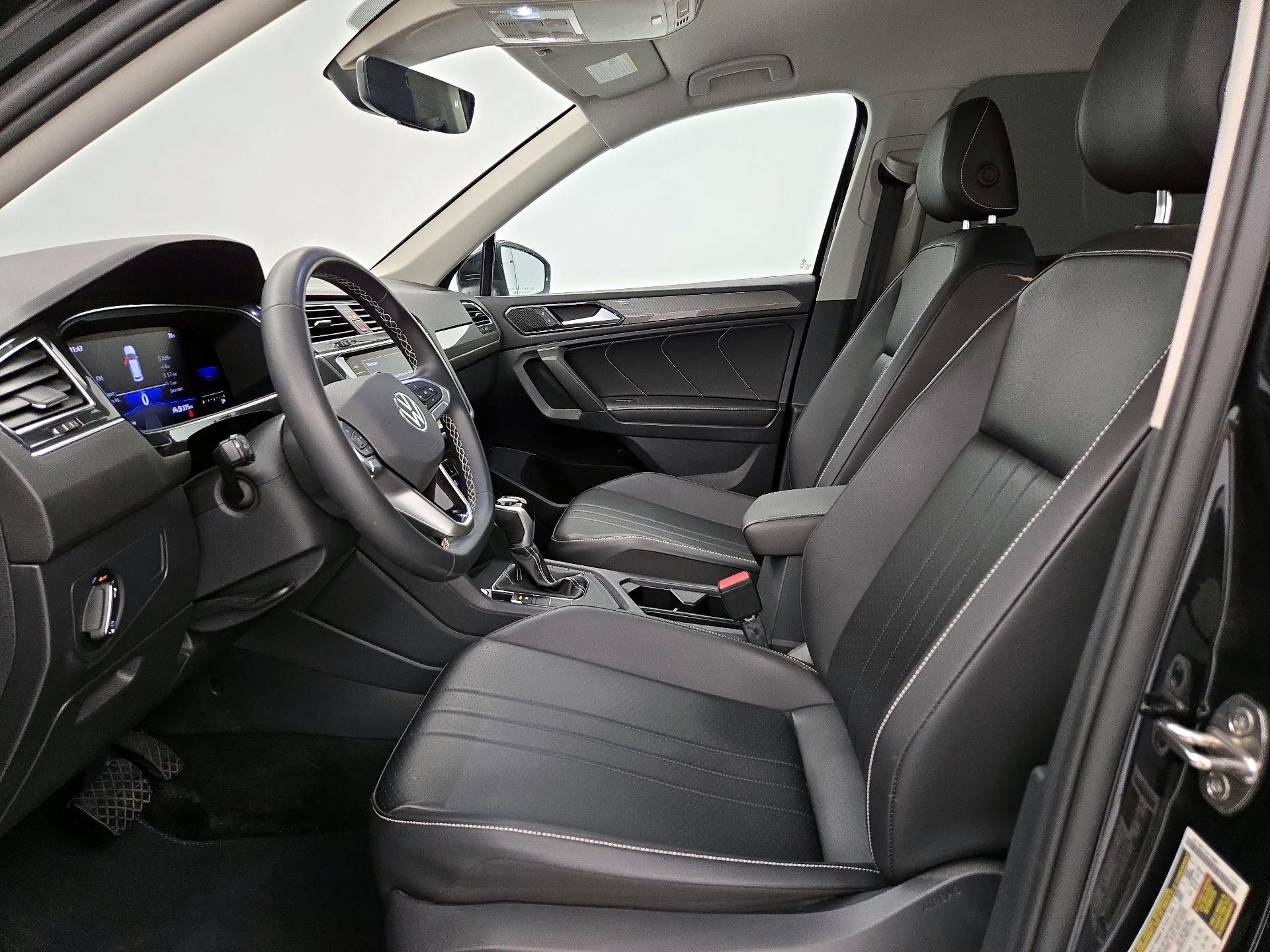 Thumbnail: 2022 Volkswagen Tiguan - 11