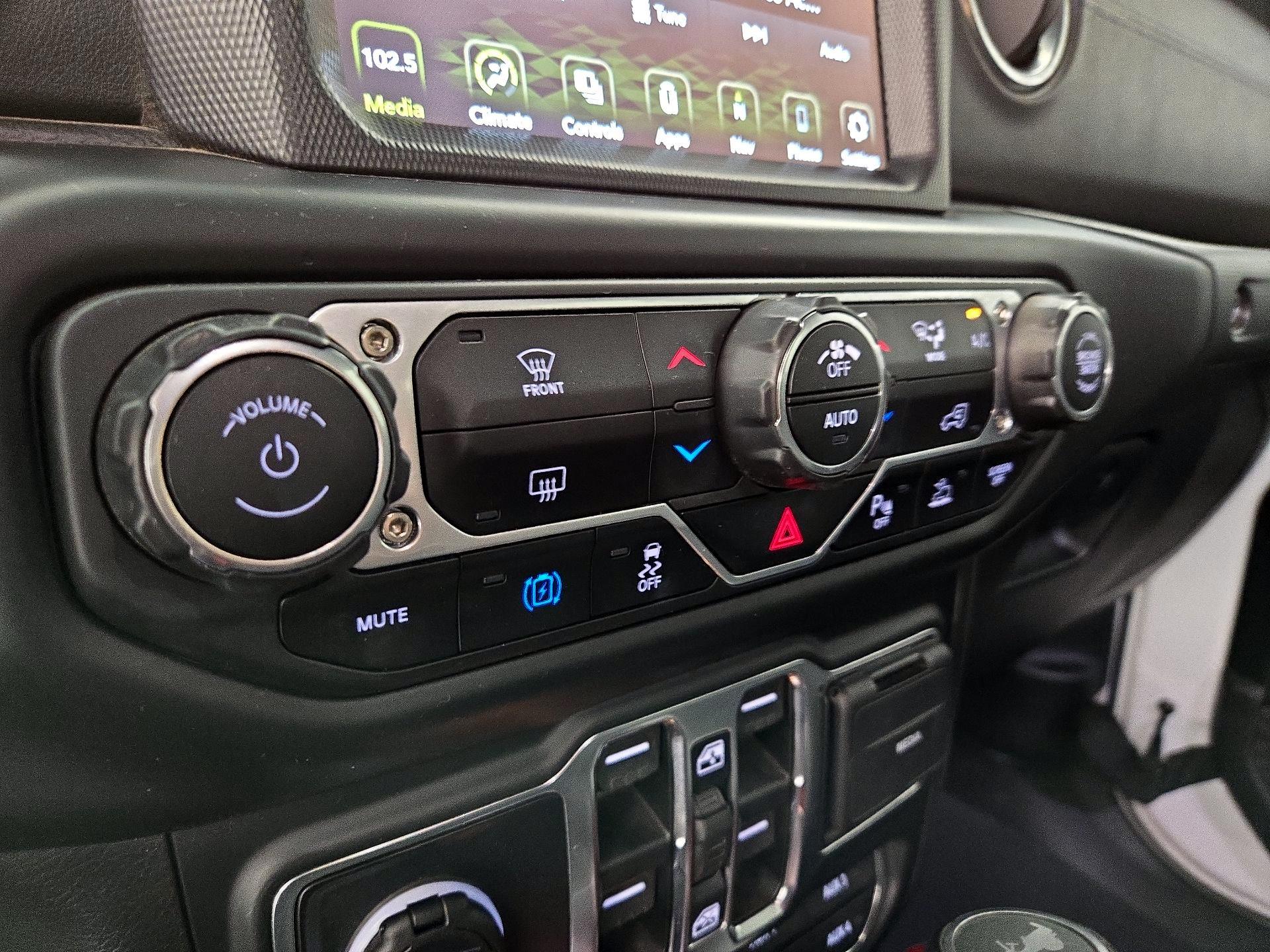 Thumbnail: 2022 Jeep Wrangler - 17