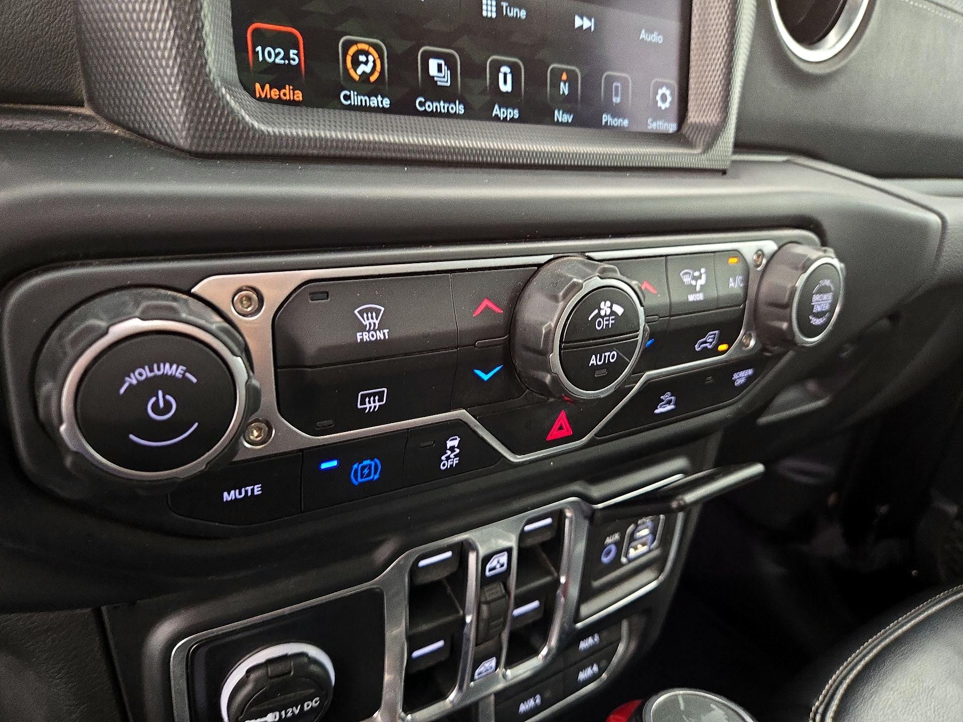 Thumbnail: 2023 Jeep Wrangler - 17
