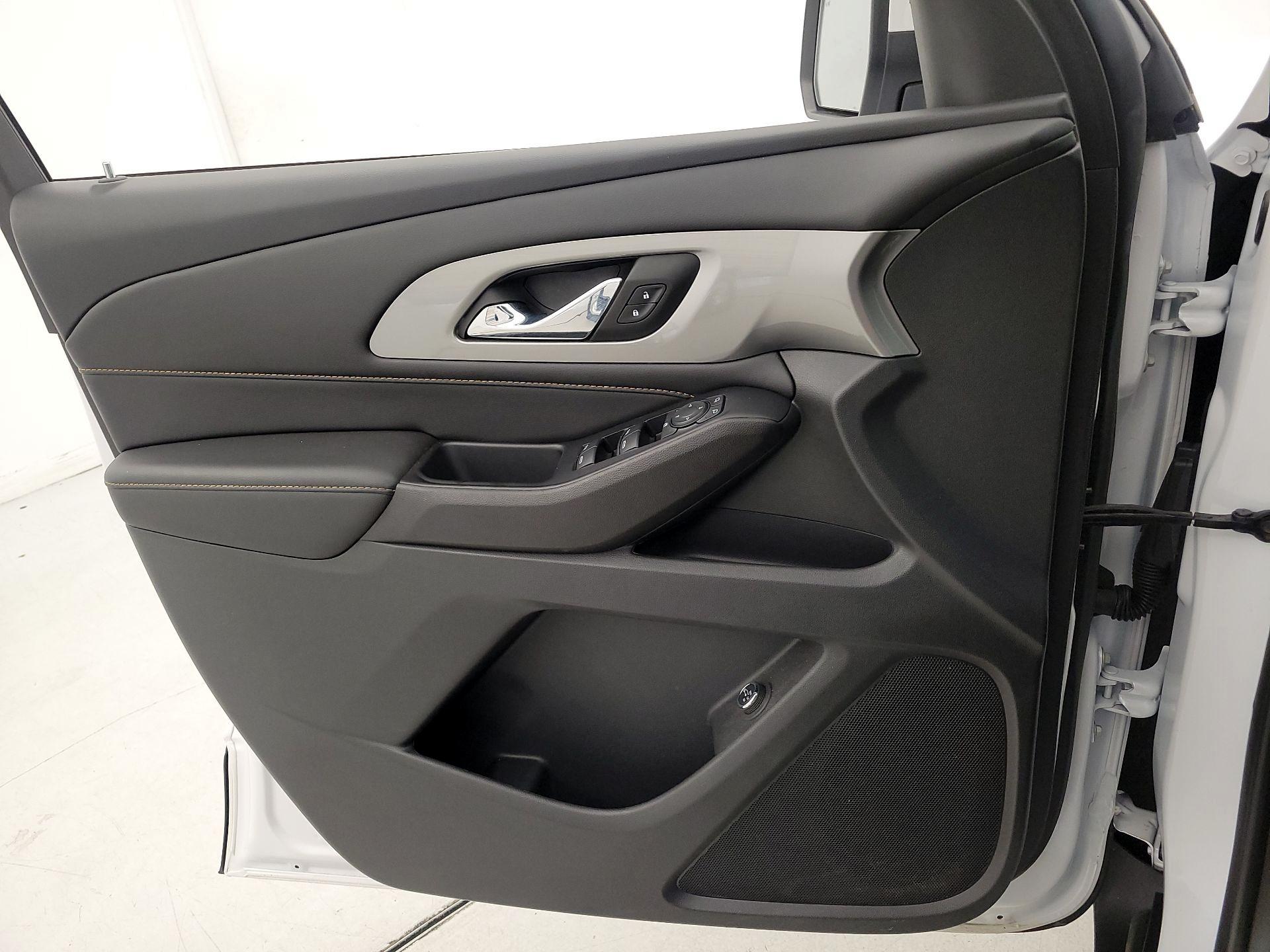 Thumbnail: 2021 Chevrolet Traverse - 12
