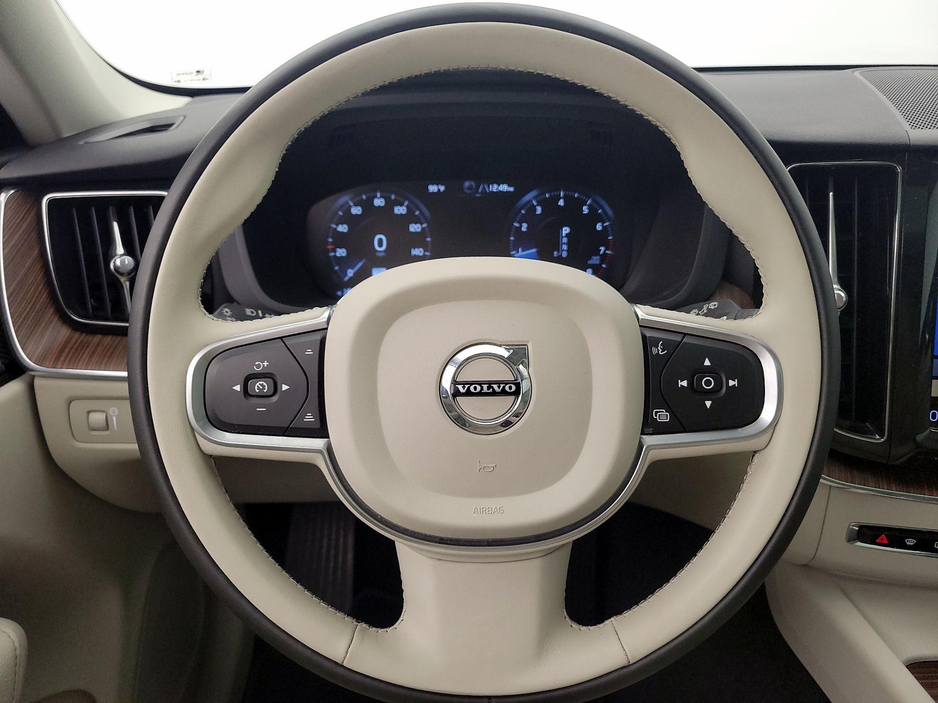 Thumbnail: 2021 Volvo XC60 - 10