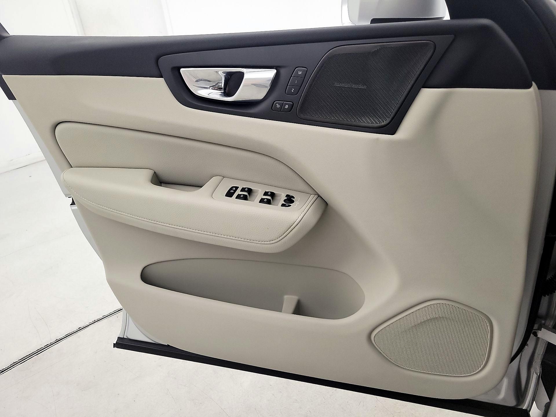 Thumbnail: 2021 Volvo XC60 - 12