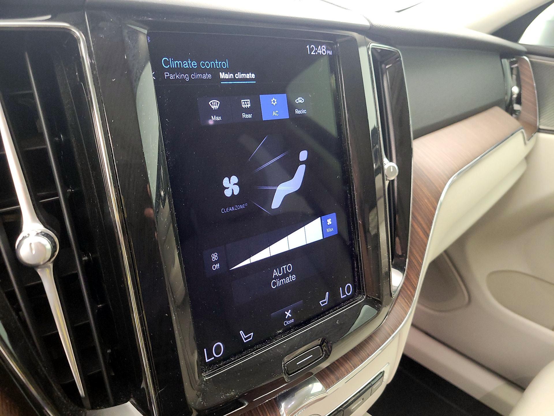 Thumbnail: 2021 Volvo XC60 - 17