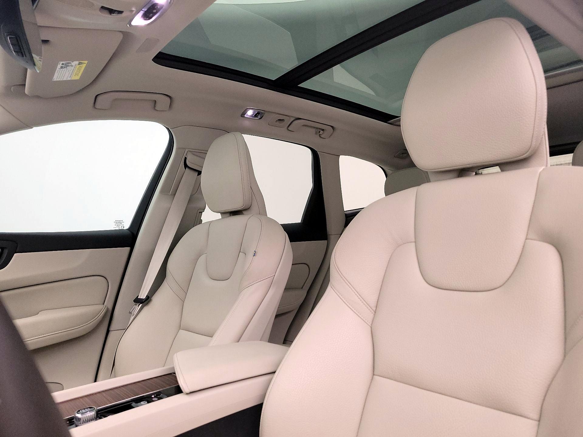 Thumbnail: 2021 Volvo XC60 - 20