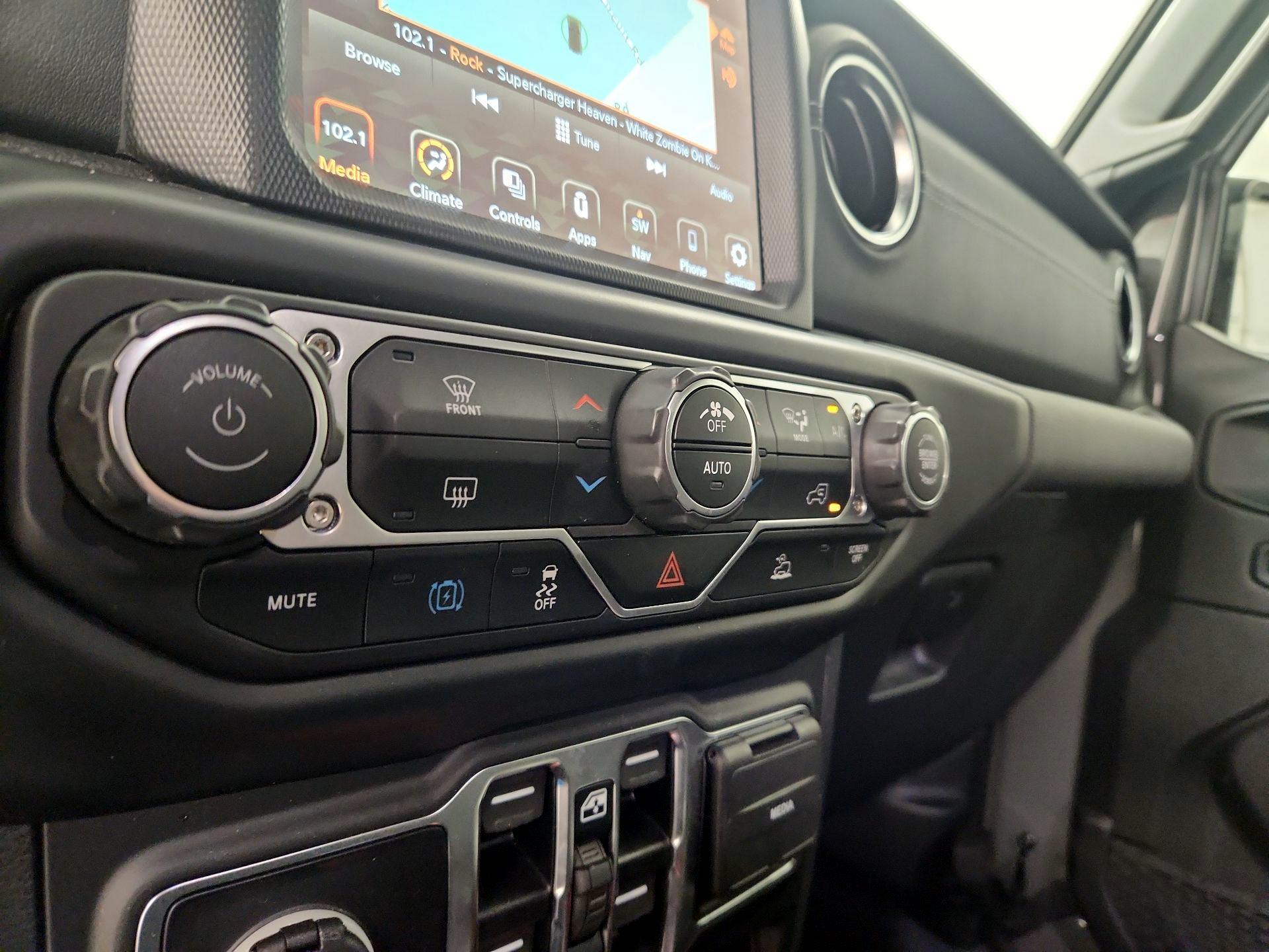 Thumbnail: 2022 Jeep Wrangler - 16