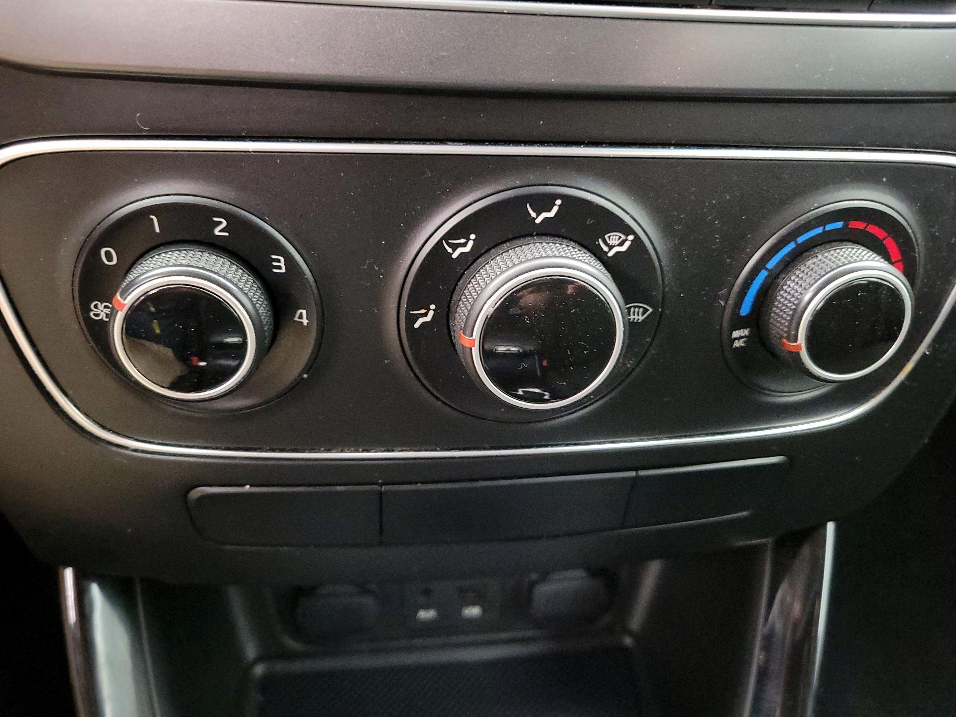 Thumbnail: 2014 Kia Sorento - 15