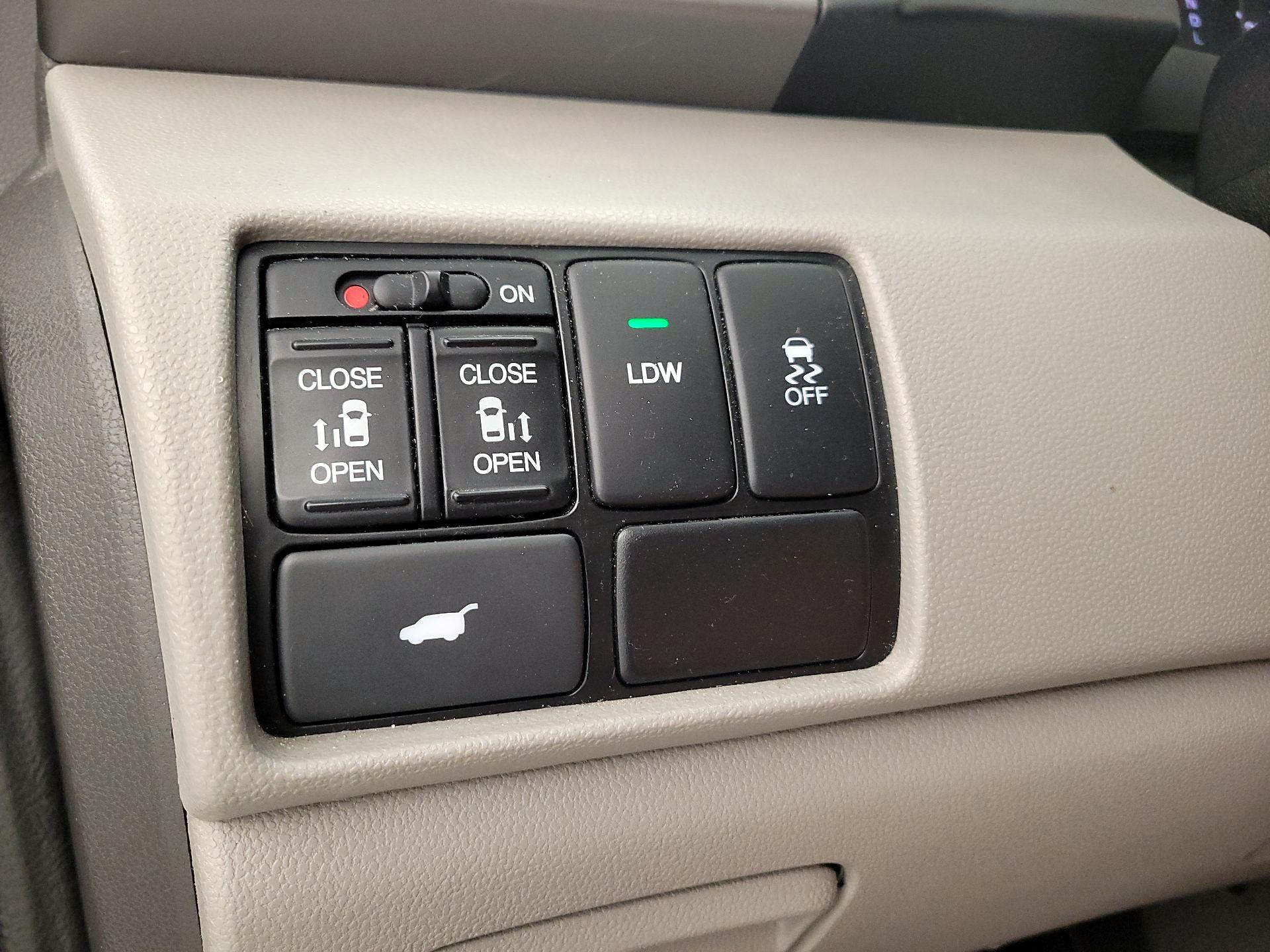 Thumbnail: 2015 Honda Odyssey - 13