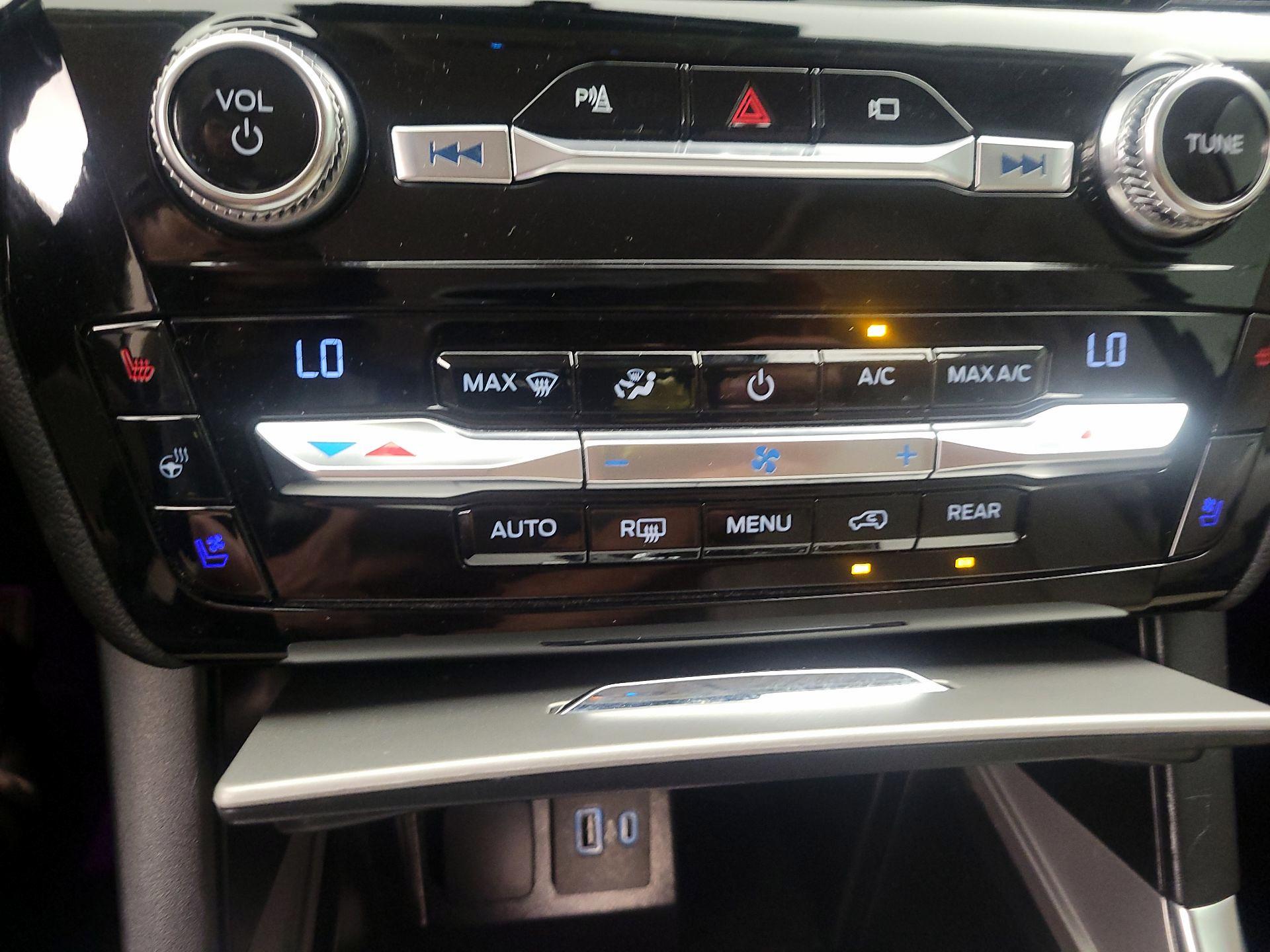 Thumbnail: 2021 Ford Explorer - 17